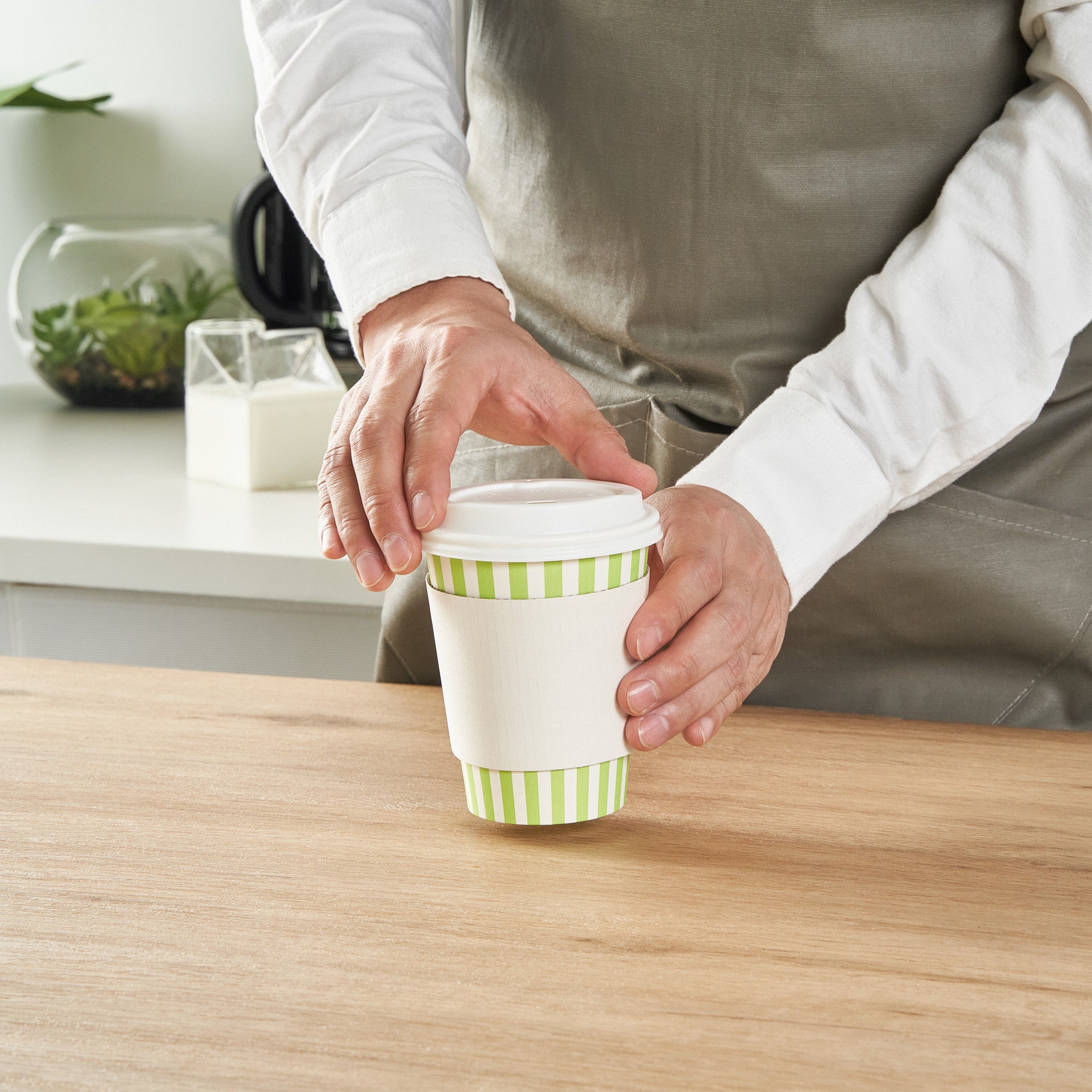 Restpresso 12 oz Green and White Stripe Paper Single Wall Coffee Cup - with White Lid - 3 1/2"x 3 1/2"x 4 3/4" - 400 count box