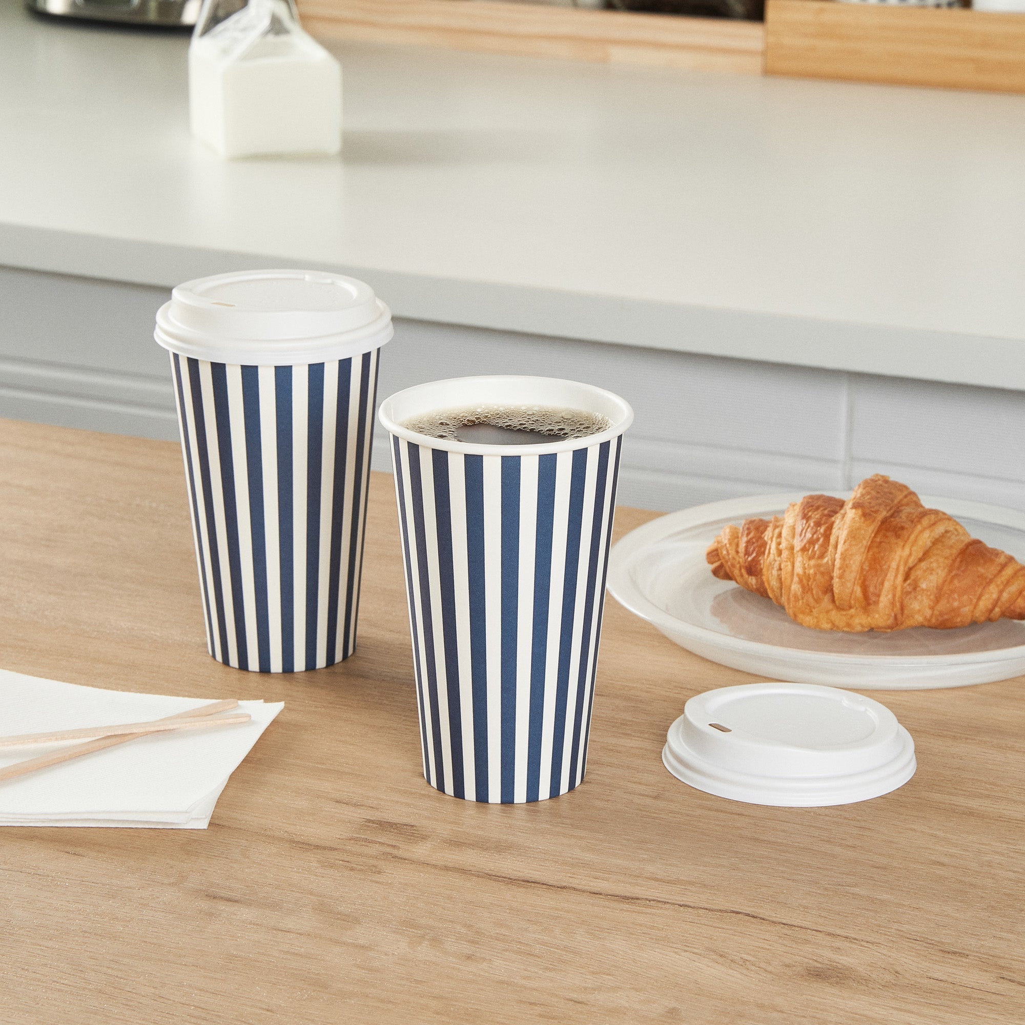 Restpresso 16 oz Blue and White Stripe Paper Single Wall Coffee Cup - with White Lid - 3 1/2"x 3 1/2"x 5 3/4" - 20 count box