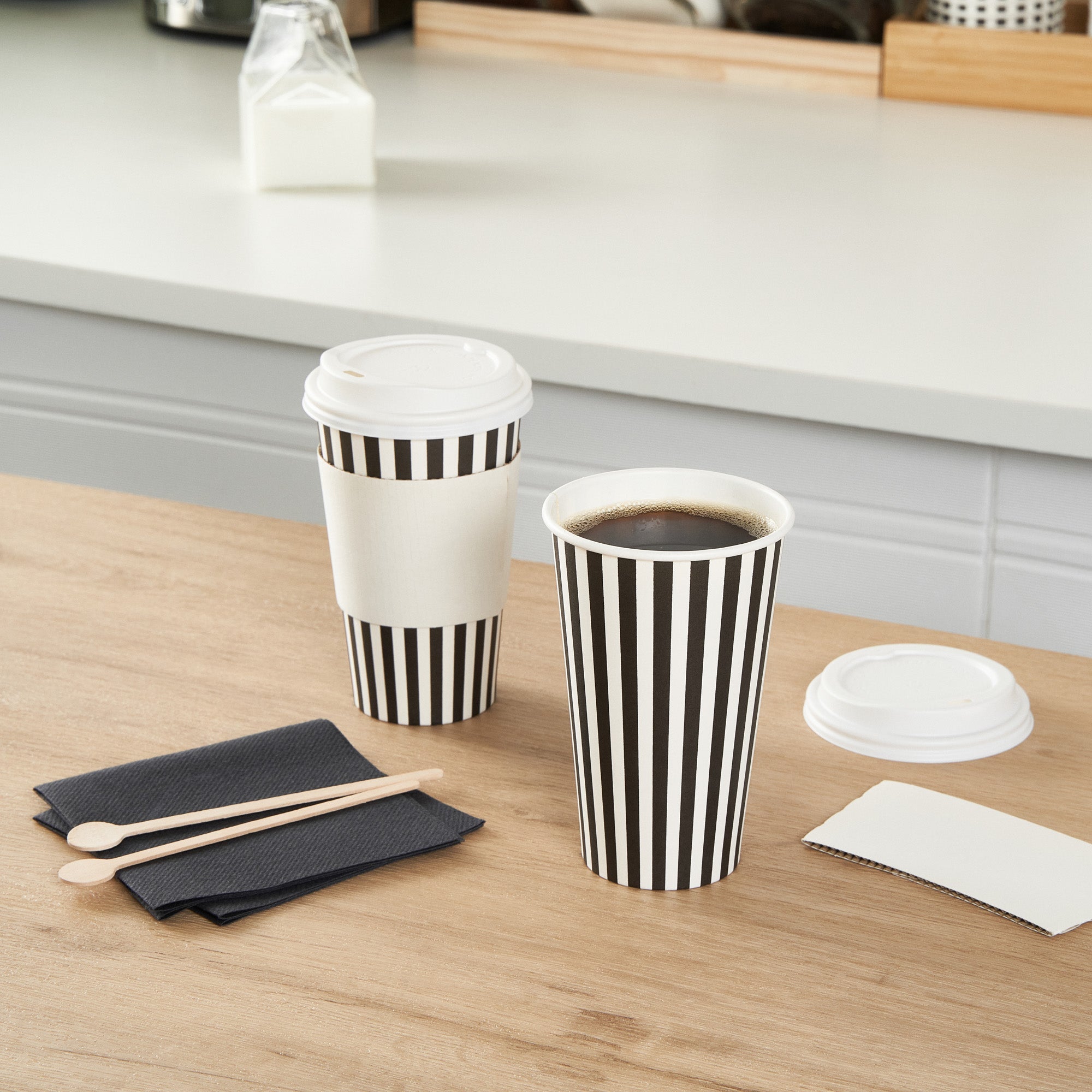 Restpresso 16 oz Black and White Stripe Paper Single Wall Coffee Cup - with White Lid - 3 1/2"x 3 1/2"x 5 3/4" - 400 count box