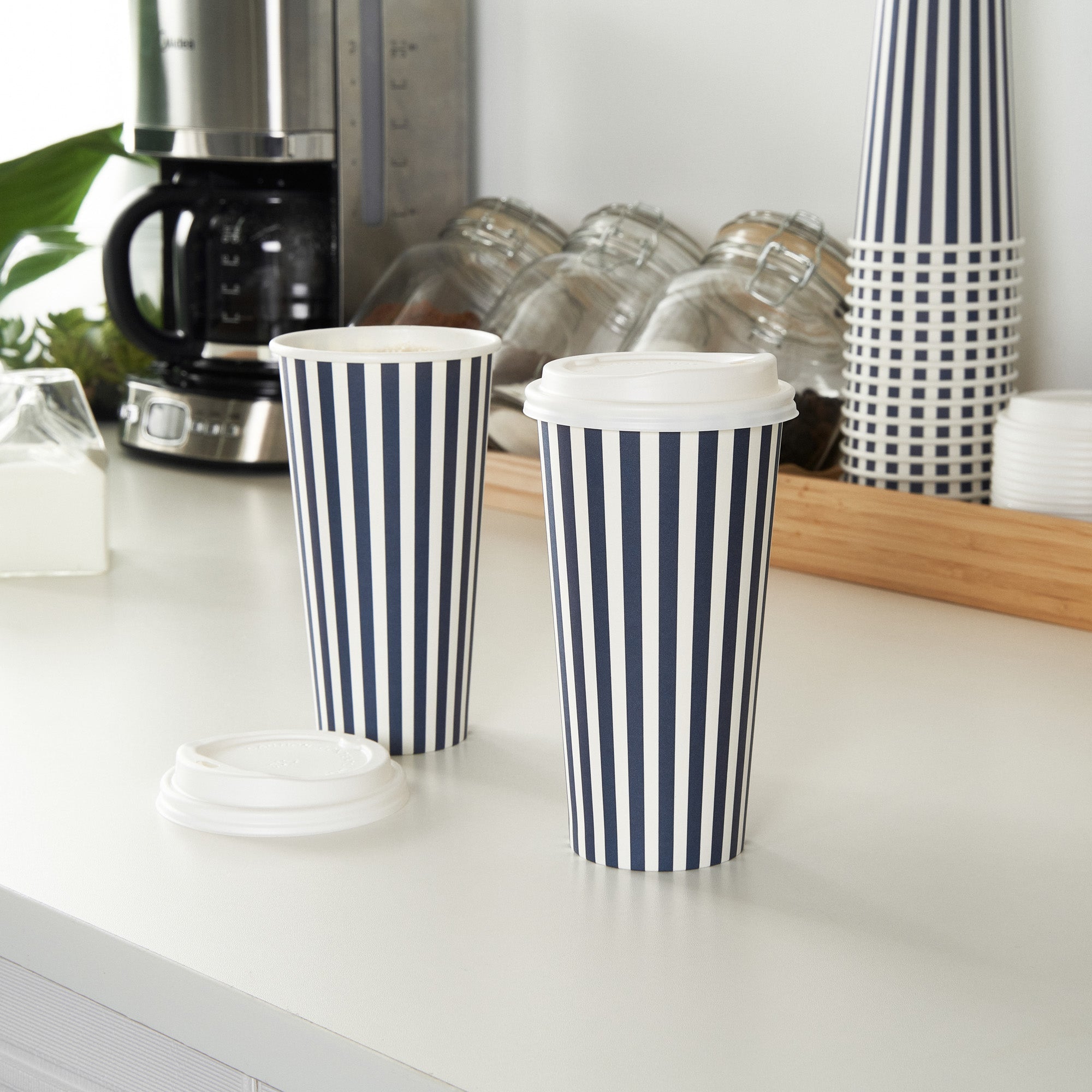 Restpresso 20 oz Blue and White Stripe Paper Single Wall Coffee Cup - with White Lid - 3 1/2"x 3 1/2"x 6 1/2" - 400 count box