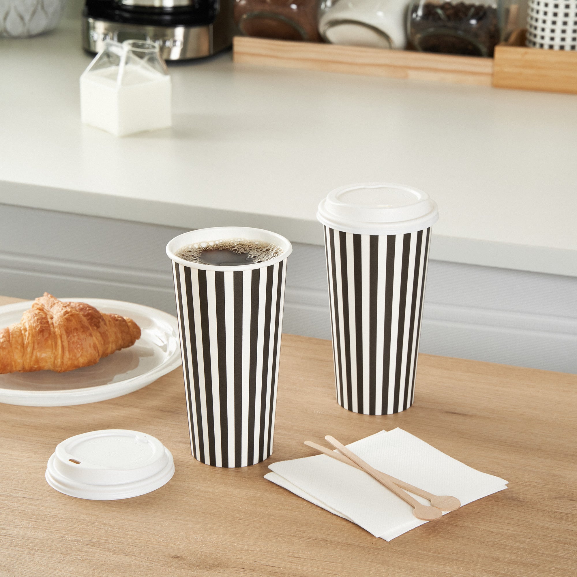 Restpresso 20 oz Black and White Stripe Paper Single Wall Coffee Cup - with White Lid - 3 1/2"x 3 1/2"x 6 1/2" - 20 count box