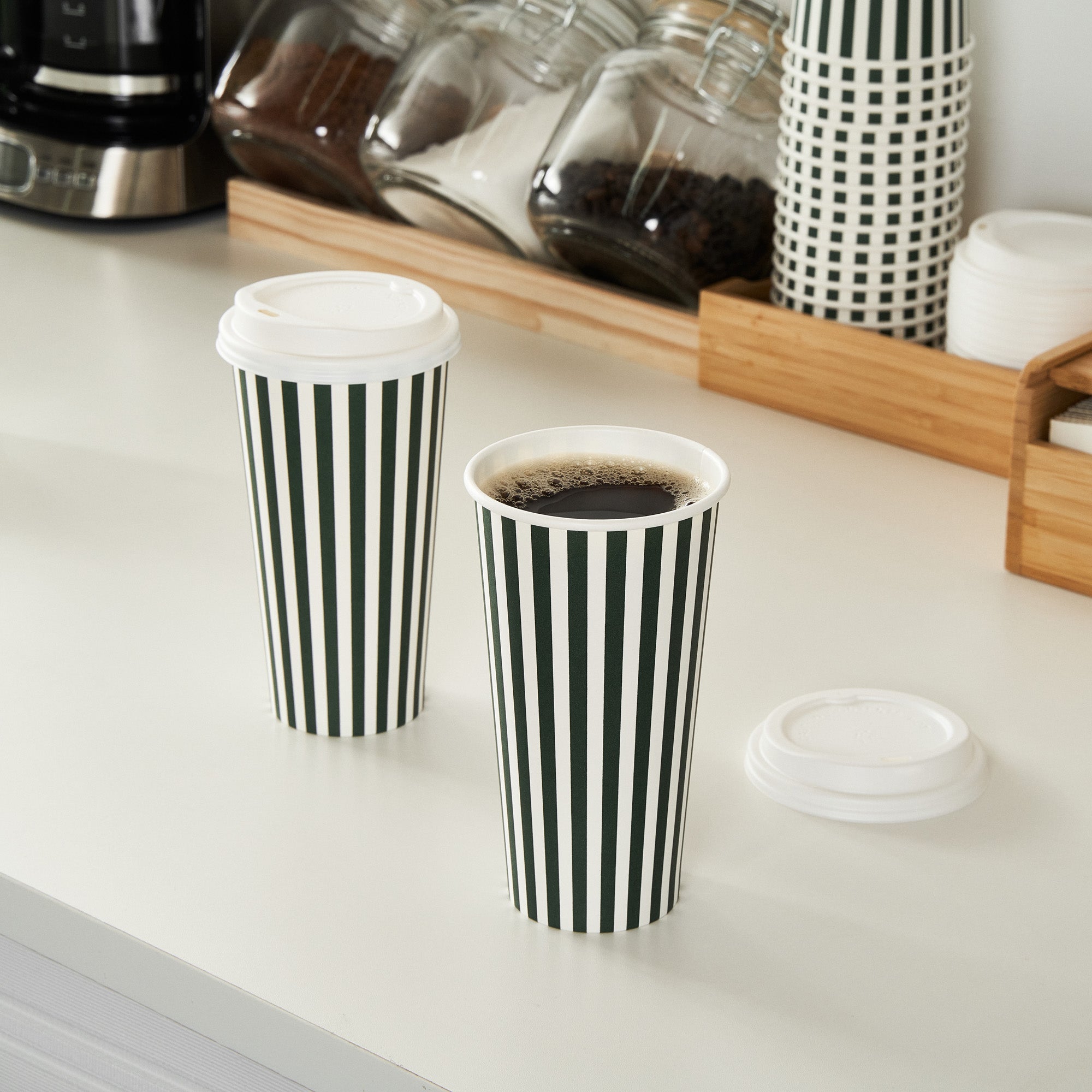 Restpresso 20 oz Forest Green and White Stripe Paper Single Wall Coffee Cup - with White Lid - 3 1/2"x 3 1/2"x 6 1/2" - 20 count box