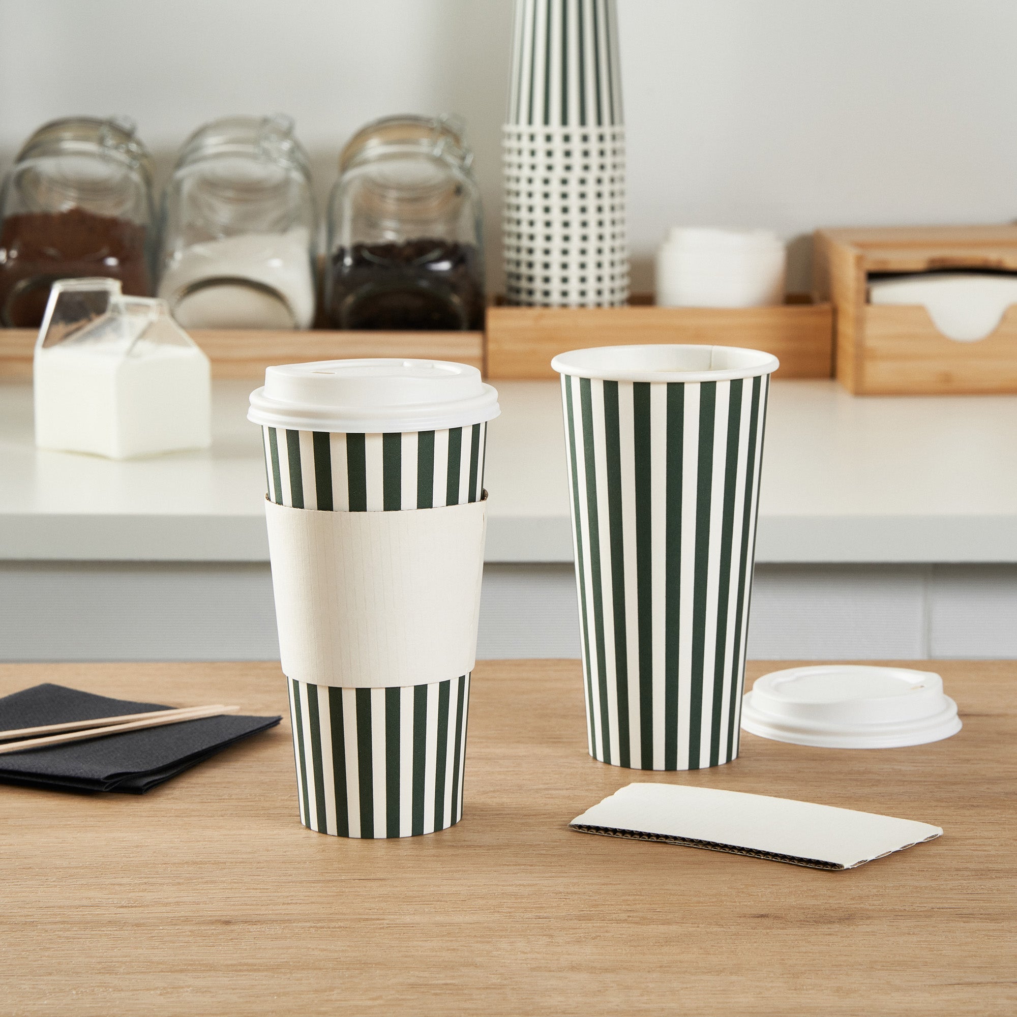 Restpresso 20 oz Forest Green and White Stripe Paper Single Wall Coffee Cup - with White Lid - 3 1/2"x 3 1/2"x 6 1/2" - 20 count box