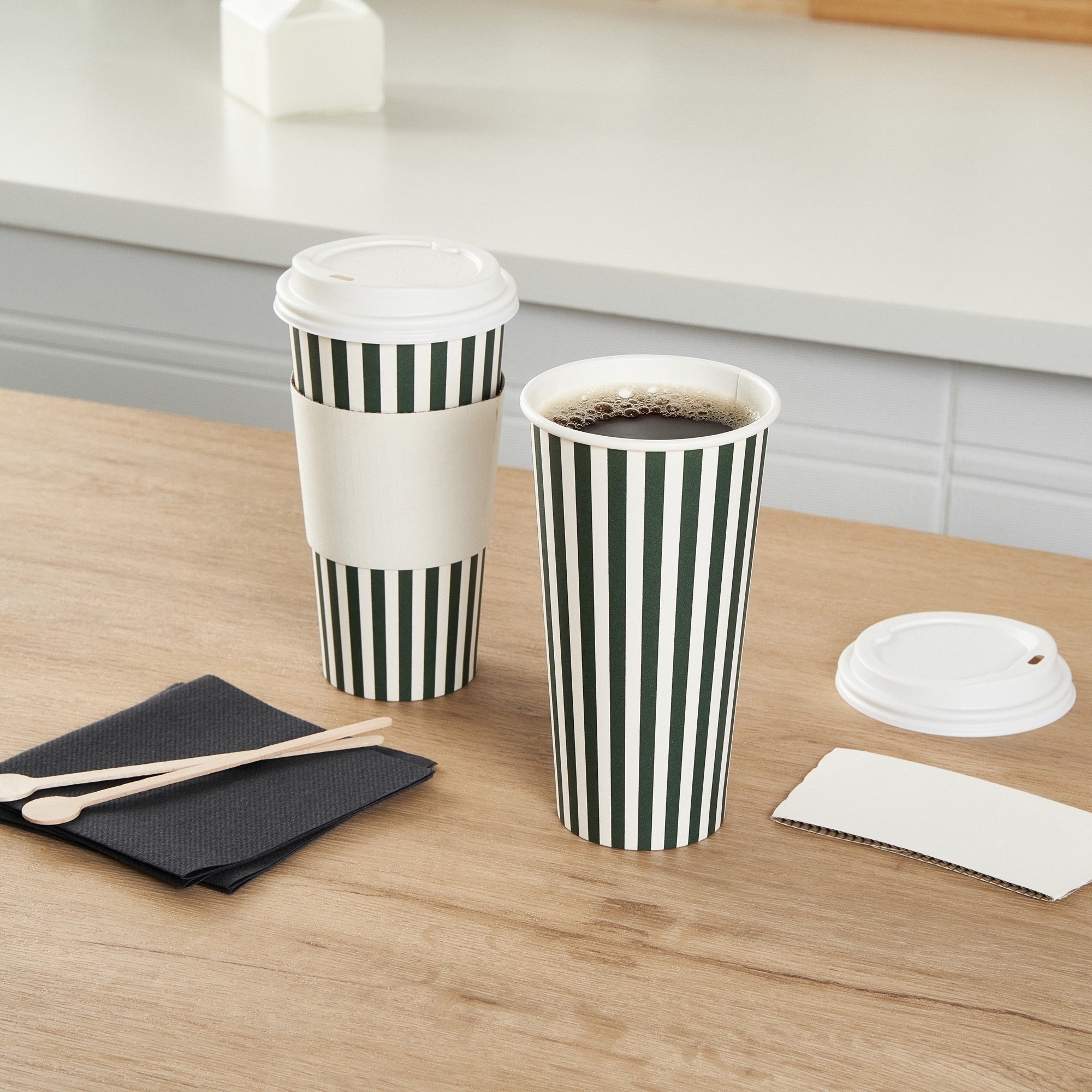 Restpresso 20 oz Forest Green and White Stripe Paper Single Wall Coffee Cup - with White Lid - 3 1/2"x 3 1/2"x 6 1/2" - 20 count box