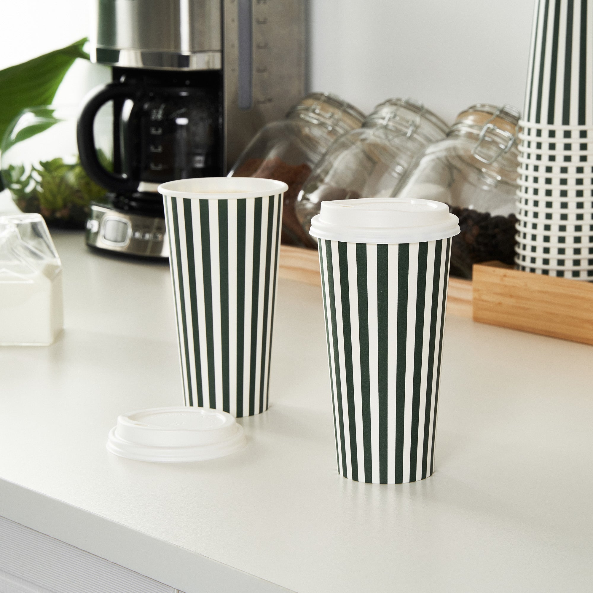 Restpresso 20 oz Forest Green and White Stripe Paper Single Wall Coffee Cup - with White Lid - 3 1/2"x 3 1/2"x 6 1/2" - 400 count box