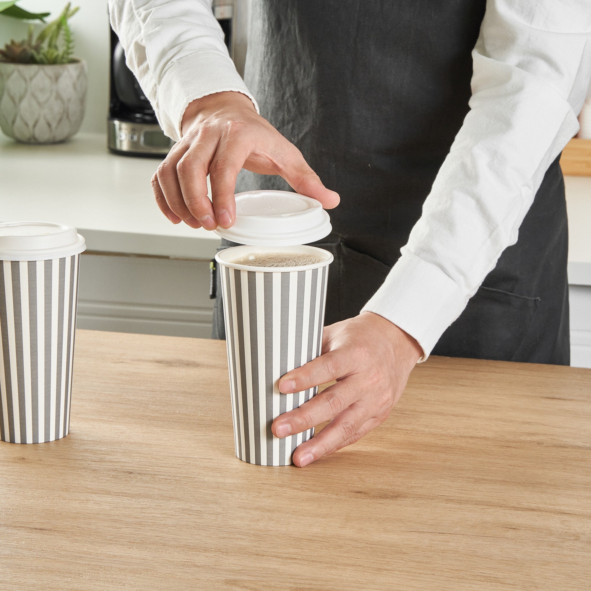 Restpresso 20 oz Gray and White Stripe Paper Single Wall Coffee Cup - with White Lid - 3 1/2"x 3 1/2"x 6 1/2" - 400 count box