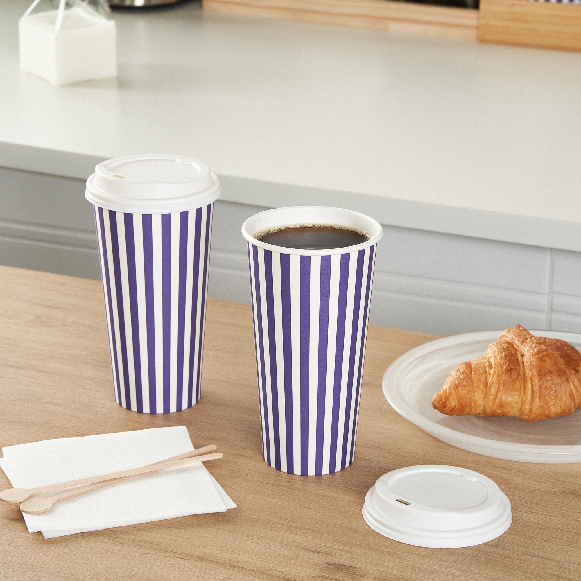 Restpresso 20 oz Purple and White Stripe Paper Single Wall Coffee Cup - with White Lid - 3 1/2"x 3 1/2"x 6 1/2" - 400 count box