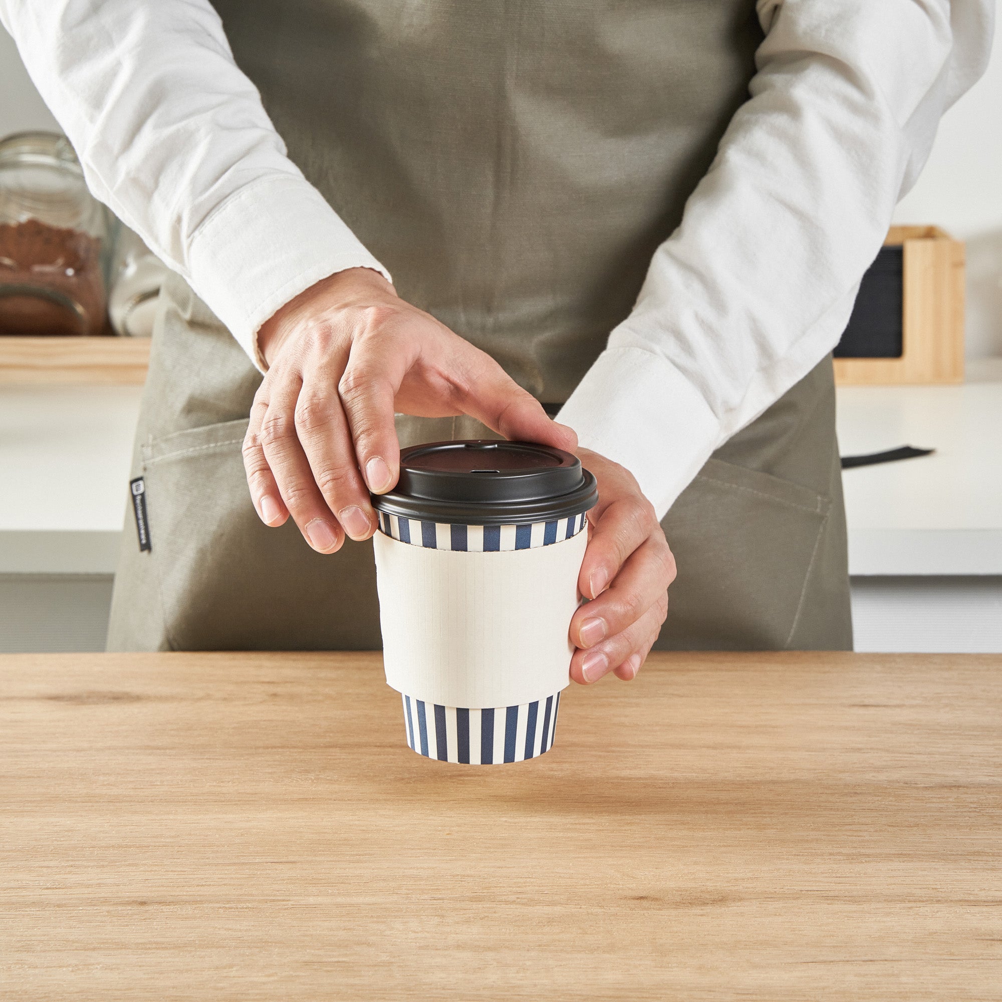 Restpresso 12 oz Blue and White Stripe Paper Single Wall Coffee Cup - with Black Lid - 3 1/2"x 3 1/2"x 4 1/4" - 20 count box