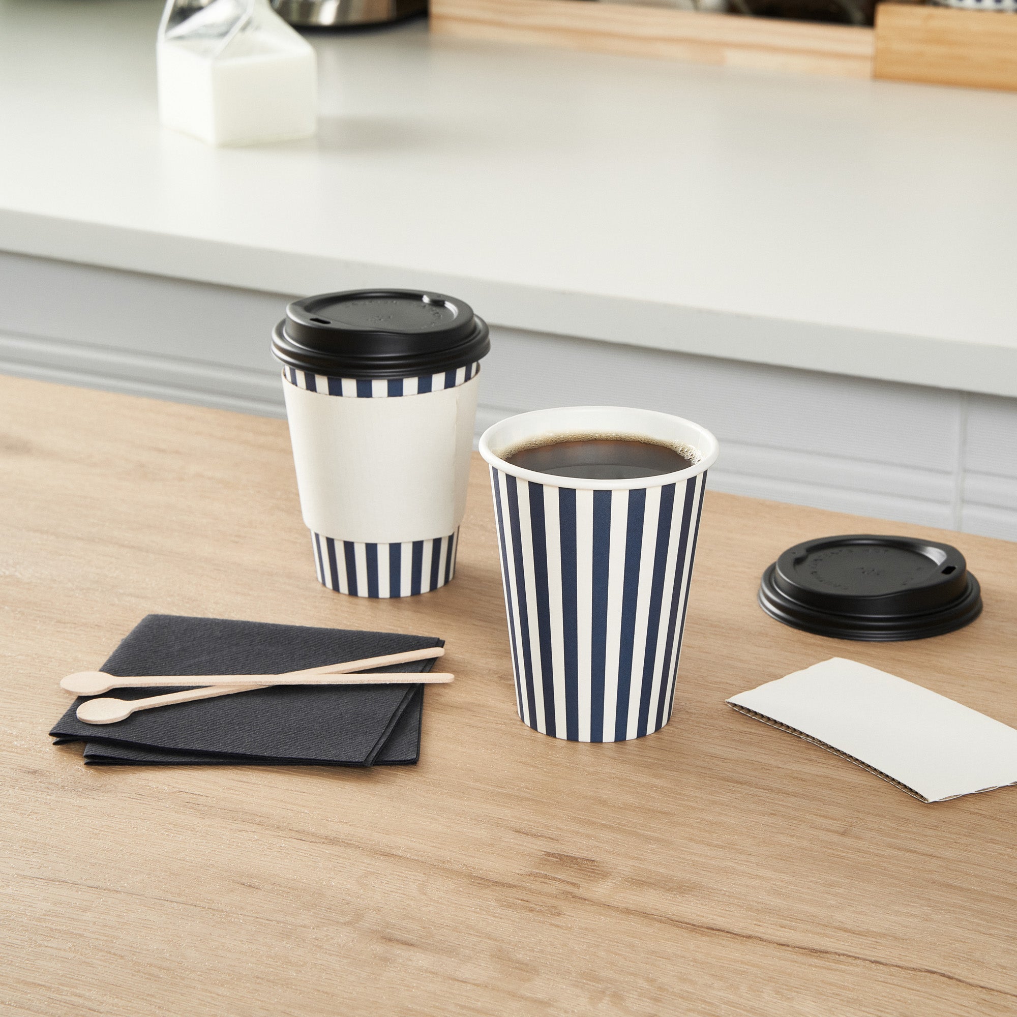 Restpresso 12 oz Blue and White Stripe Paper Single Wall Coffee Cup - with Black Lid - 3 1/2"x 3 1/2"x 4 1/4" - 20 count box