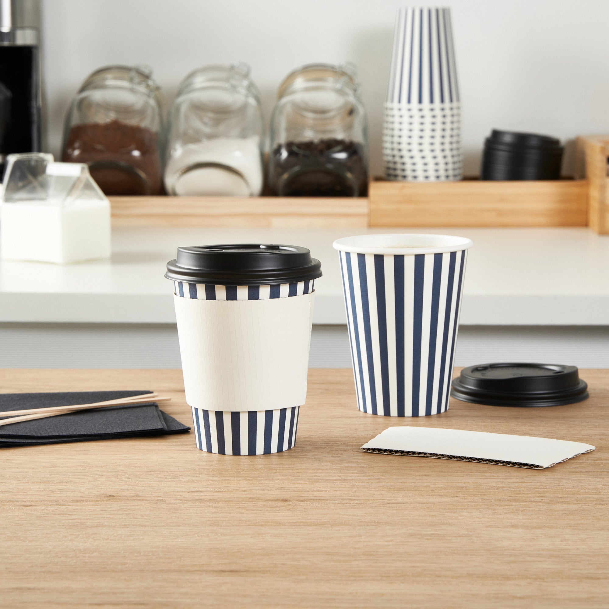 Restpresso 12 oz Blue and White Stripe Paper Single Wall Coffee Cup - with Black Lid - 3 1/2"x 3 1/2"x 4 1/4" - 400 count box