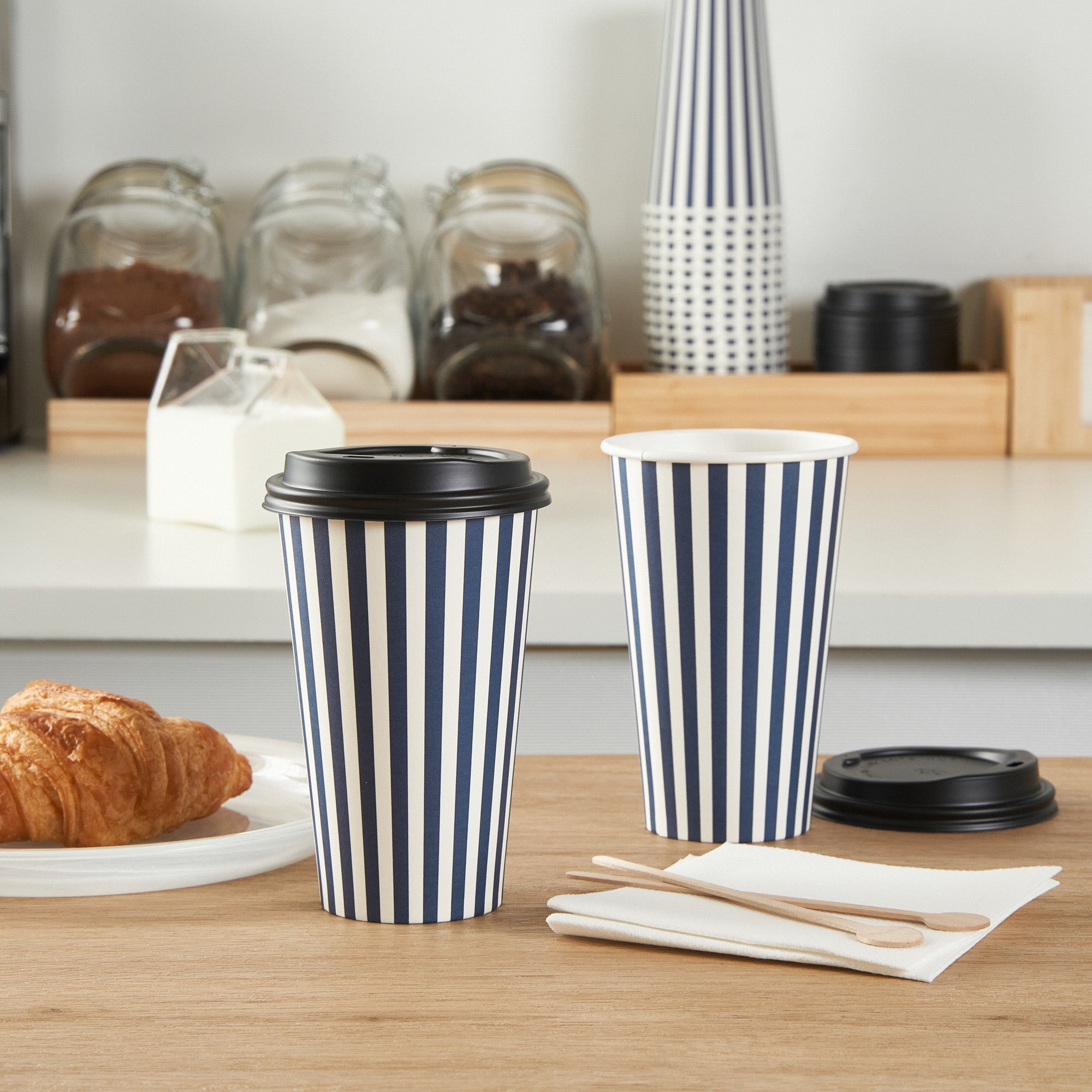 Restpresso 16 oz Blue and White Stripe Paper Single Wall Coffee Cup - with Black Lid - 3 1/2"x 3 1/2"x 5 1/2" - 400 count box