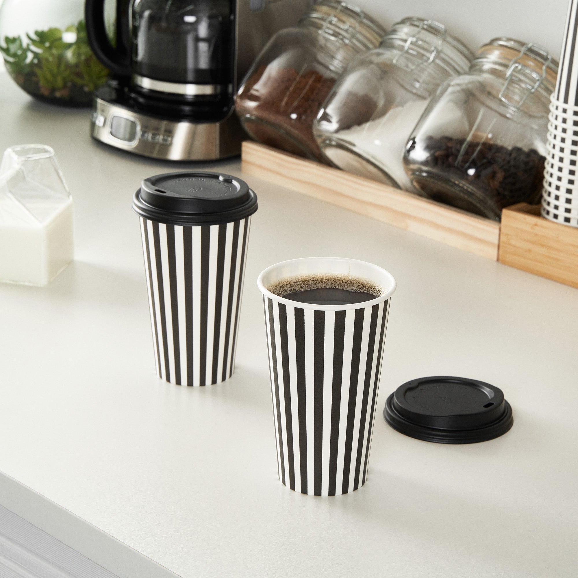 Restpresso 16 oz Black and White Stripe Paper Single Wall Coffee Cup - with Black Lid - 3 1/2"x 3 1/2"x 5 1/2" - 400 count box