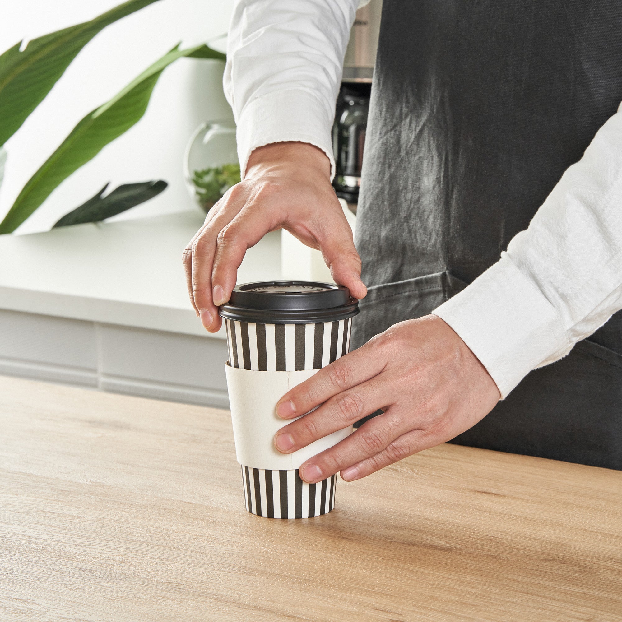 Restpresso 16 oz Black and White Stripe Paper Single Wall Coffee Cup - with Black Lid - 3 1/2"x 3 1/2"x 5 1/2" - 400 count box