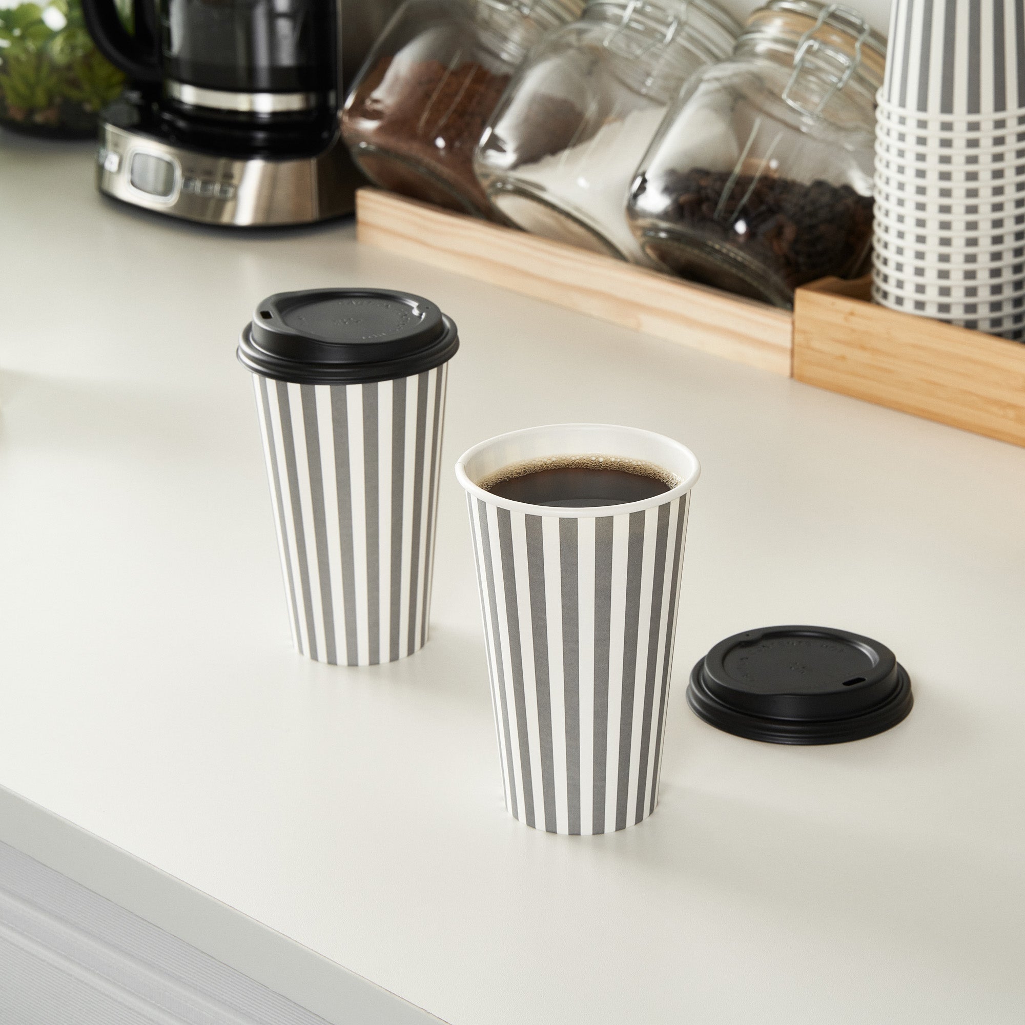Restpresso 16 oz Gray and White Stripe Paper Single Wall Coffee Cup - with Black Lid - 3 1/2"x 3 1/2"x 5 1/2" - 20 count box