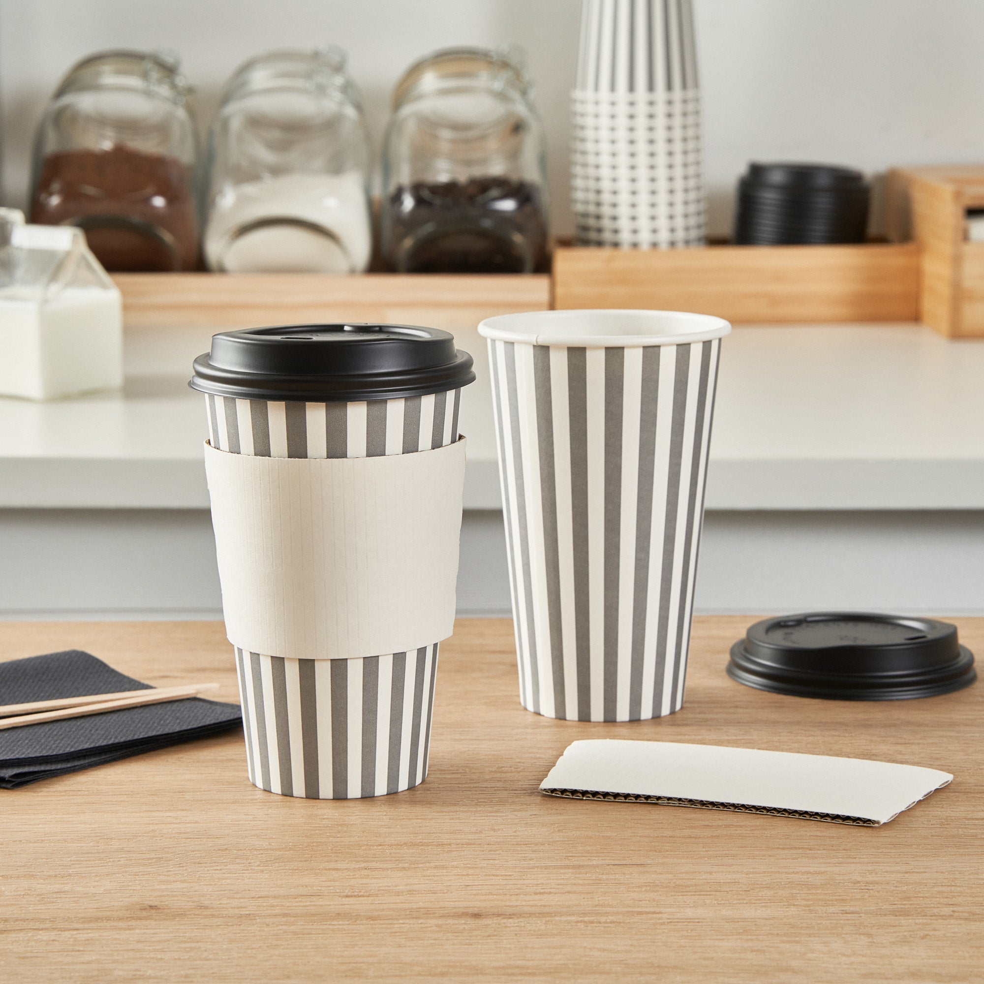 Restpresso 16 oz Gray and White Stripe Paper Single Wall Coffee Cup - with Black Lid - 3 1/2"x 3 1/2"x 5 1/2" - 20 count box
