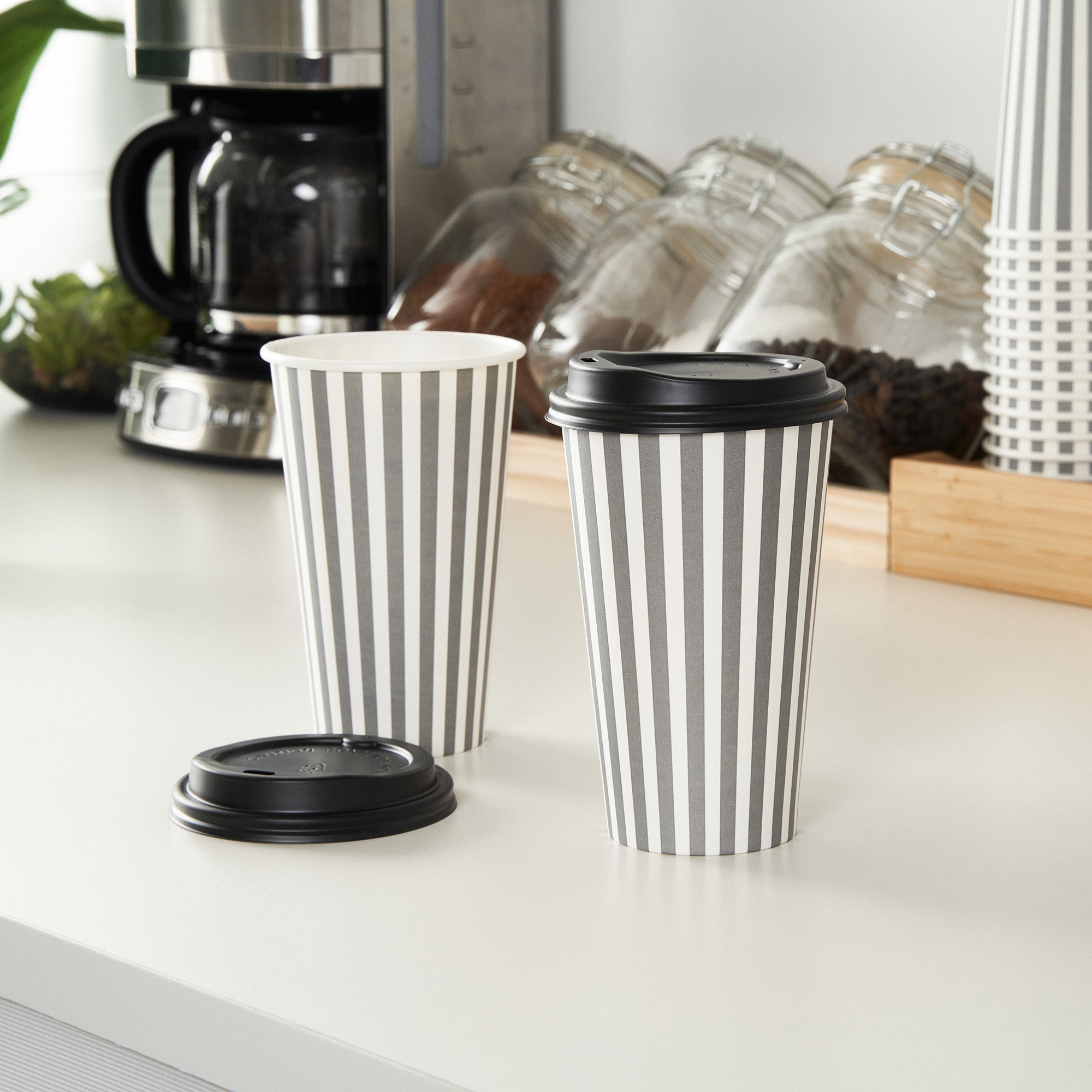 Restpresso 16 oz Gray and White Stripe Paper Single Wall Coffee Cup - with Black Lid - 3 1/2"x 3 1/2"x 5 1/2" - 20 count box