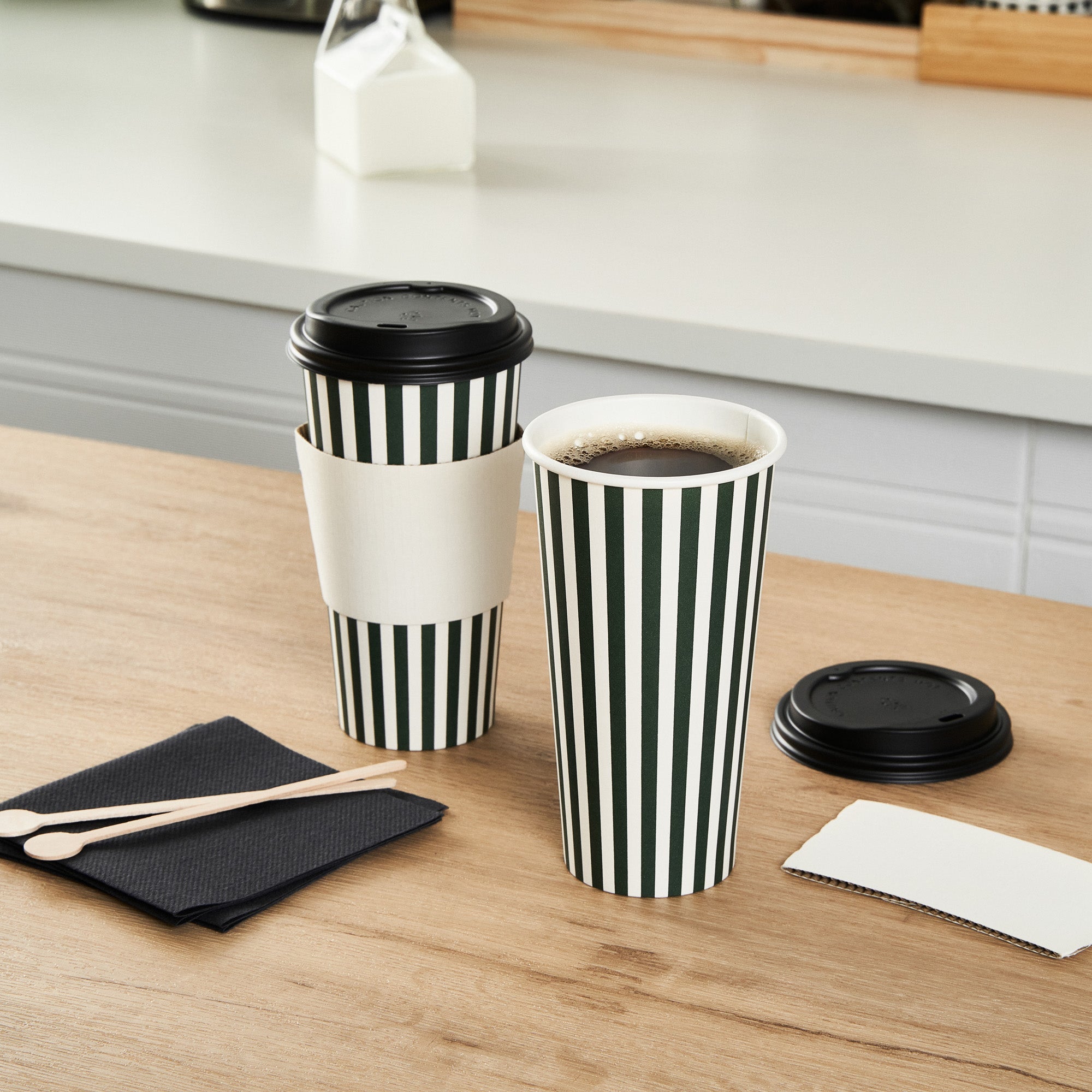 Restpresso 20 oz Forest Green and White Stripe Paper Single Wall Coffee Cup - with Black Lid - 3 1/2"x 3 1/2"x 6 1/4" - 400 count box