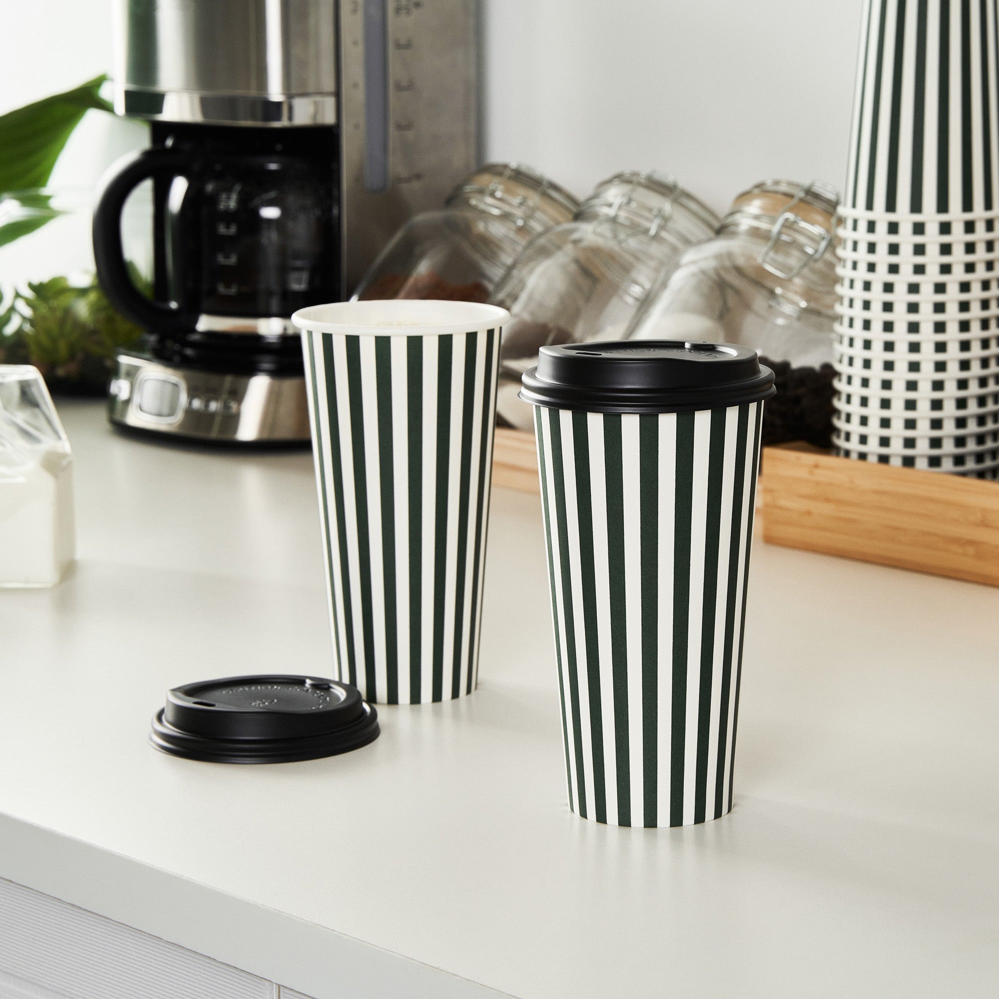 Restpresso 20 oz Forest Green and White Stripe Paper Single Wall Coffee Cup - with Black Lid - 3 1/2"x 3 1/2"x 6 1/4" - 400 count box