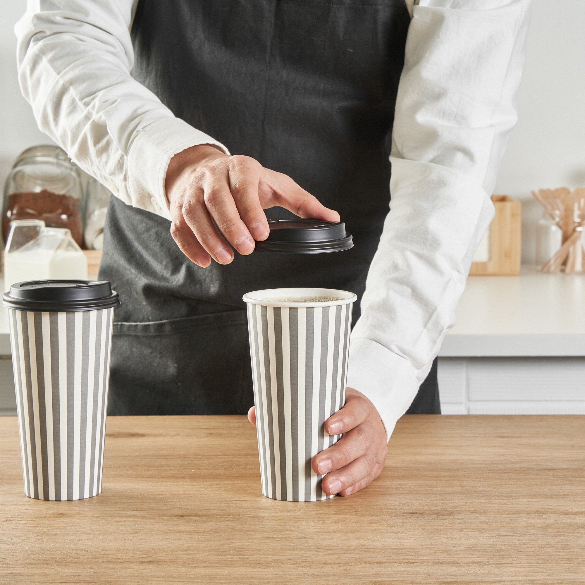 Restpresso 20 oz Gray and White Stripe Paper Single Wall Coffee Cup - with Black Lid - 3 1/2"x 3 1/2"x 6 1/4" - 20 count box
