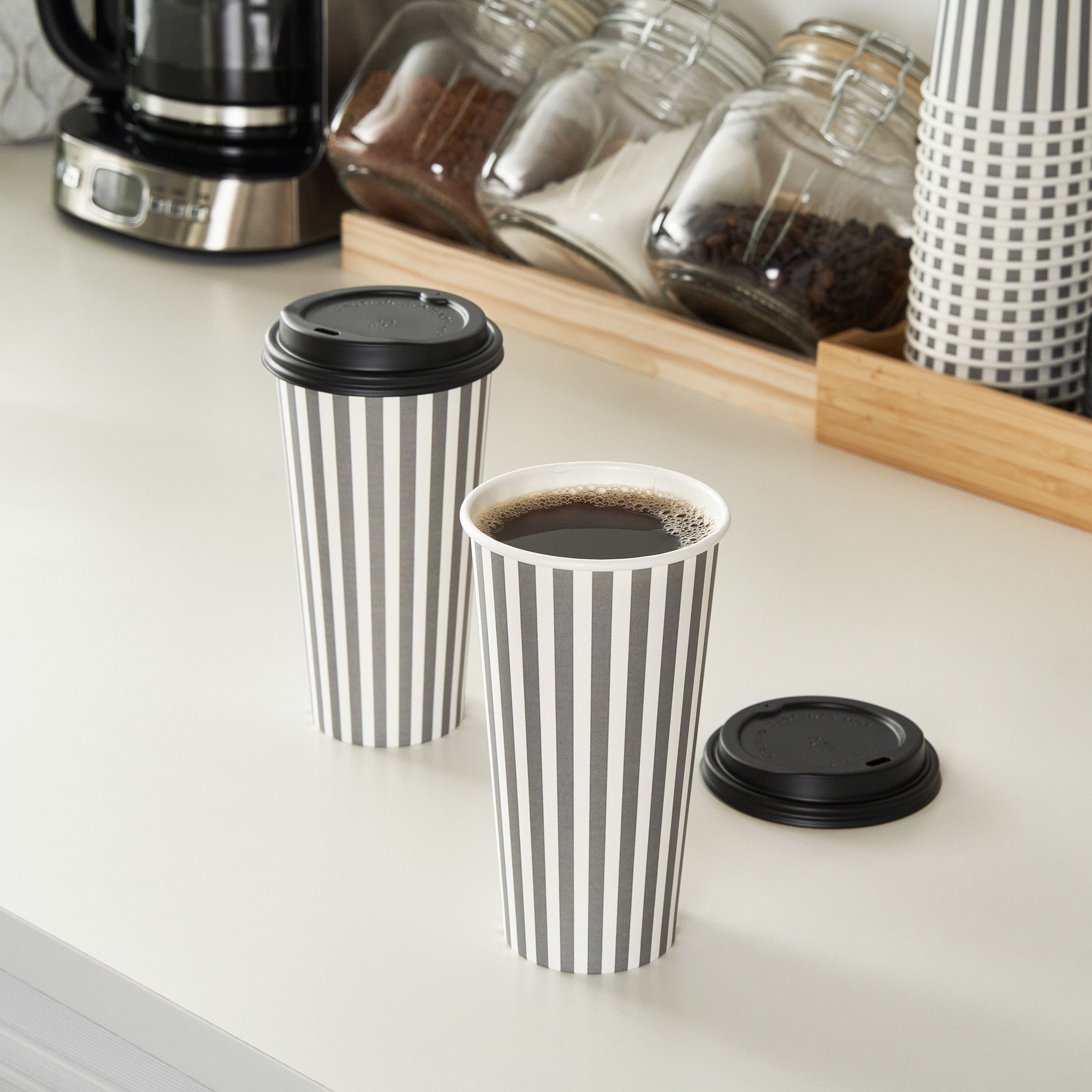 Restpresso 20 oz Gray and White Stripe Paper Single Wall Coffee Cup - with Black Lid - 3 1/2"x 3 1/2"x 6 1/4" - 400 count box