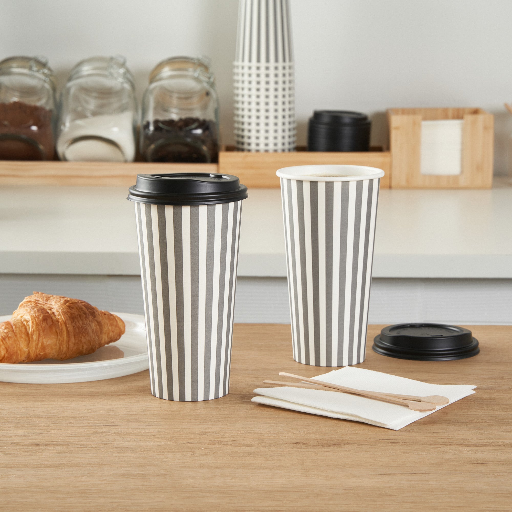 Restpresso 20 oz Gray and White Stripe Paper Single Wall Coffee Cup - with Black Lid - 3 1/2"x 3 1/2"x 6 1/4" - 400 count box