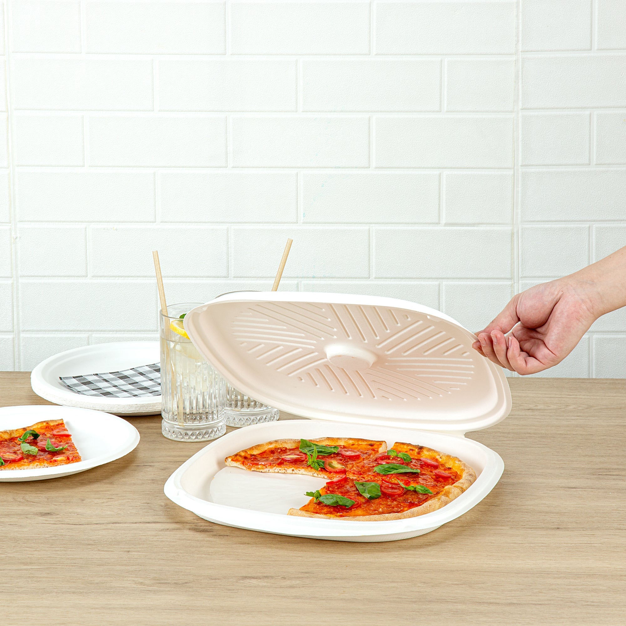 Pulp Safe No PFAS Added White Sugarcane / Bagasse Pizza Box - 13 3/4" x 13 3/4" x 1" - 25 count box