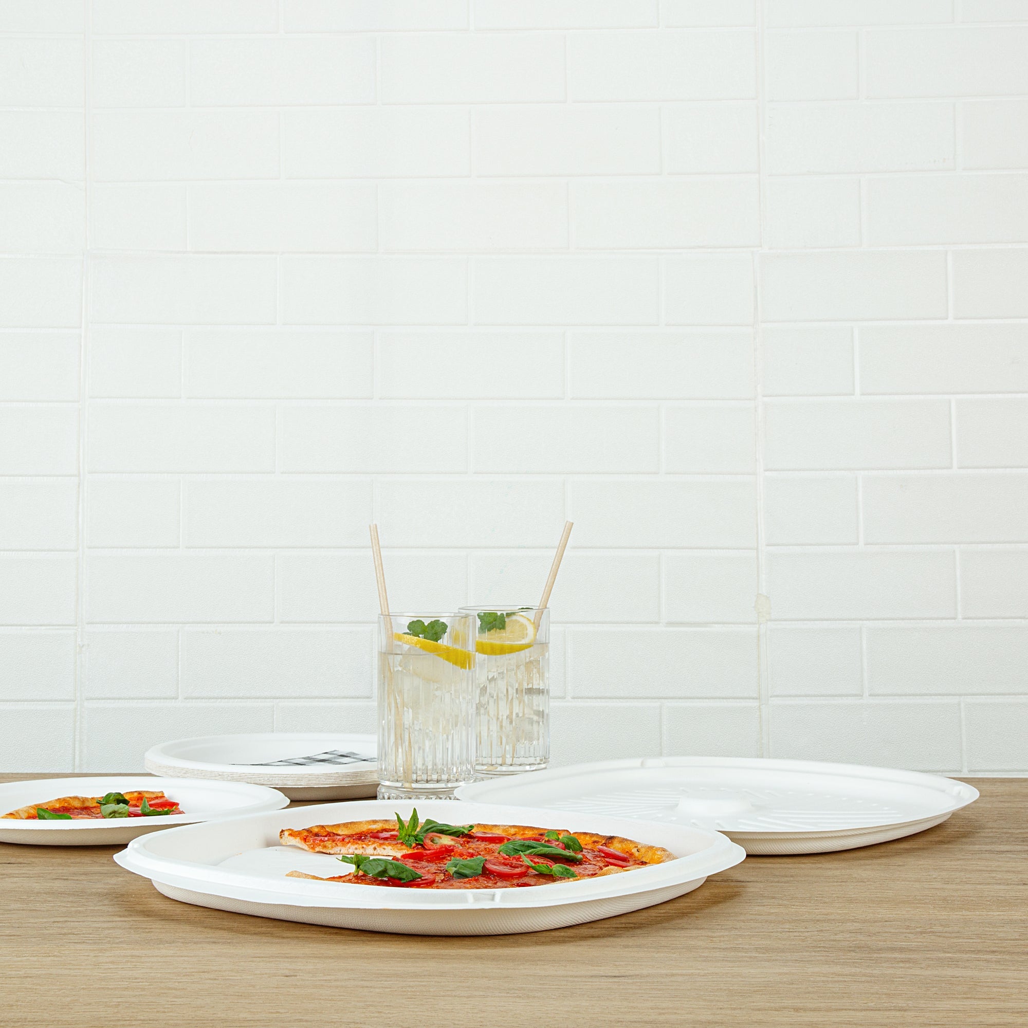 Pulp Safe No PFAS Added White Sugarcane / Bagasse Pizza Box - 13 3/4" x 13 3/4" x 1" - 25 count box
