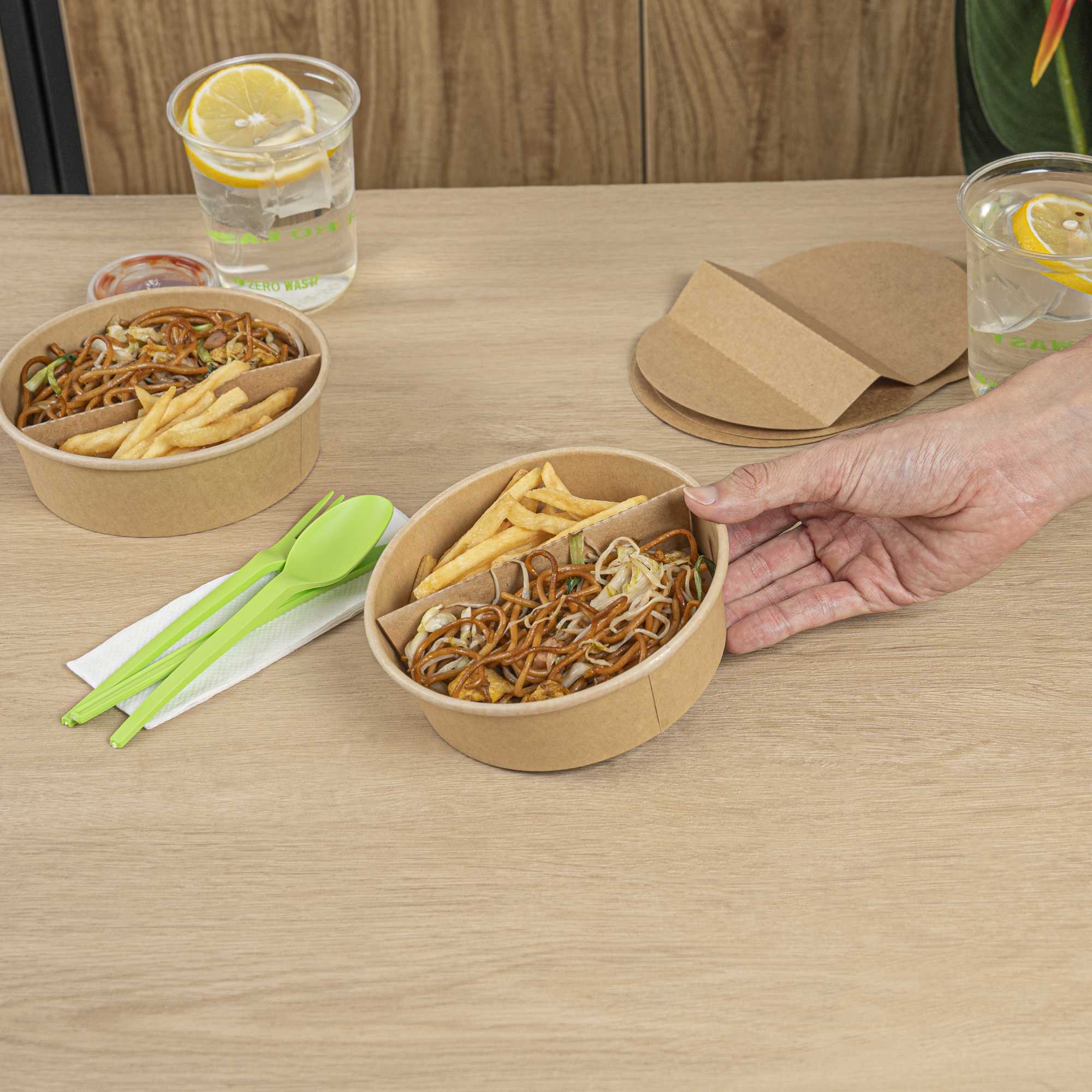 Bio Tek Kraft Paper 2-Compartment Insert - Fits 17, 25, 33 and 34 oz Containers - 50 count box