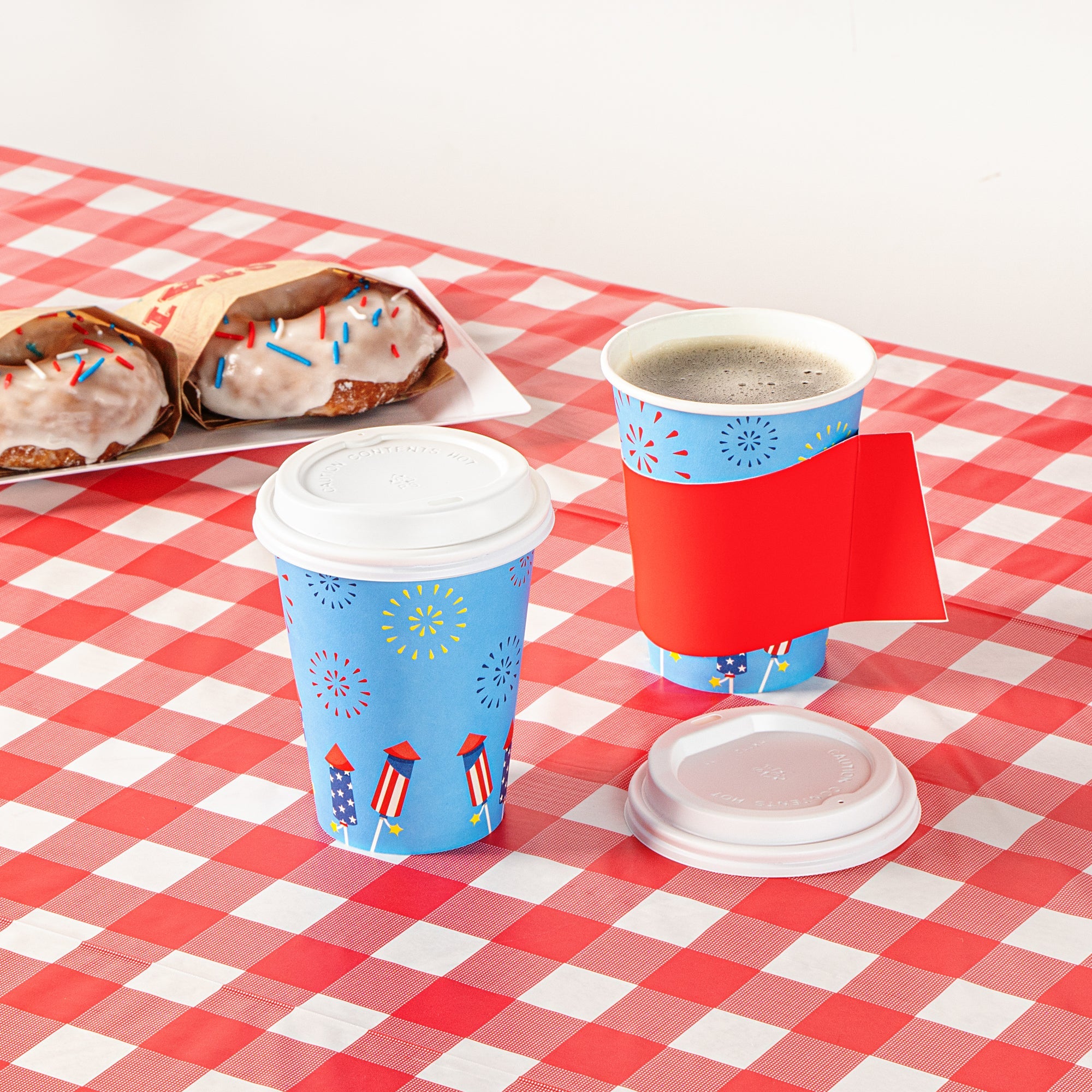 Restpresso 12 oz 4th of July Paper Single Wall Coffee Cup - with White Lid - 3 1/2" x 3 1/2" x 4 3/4" - 20 count box