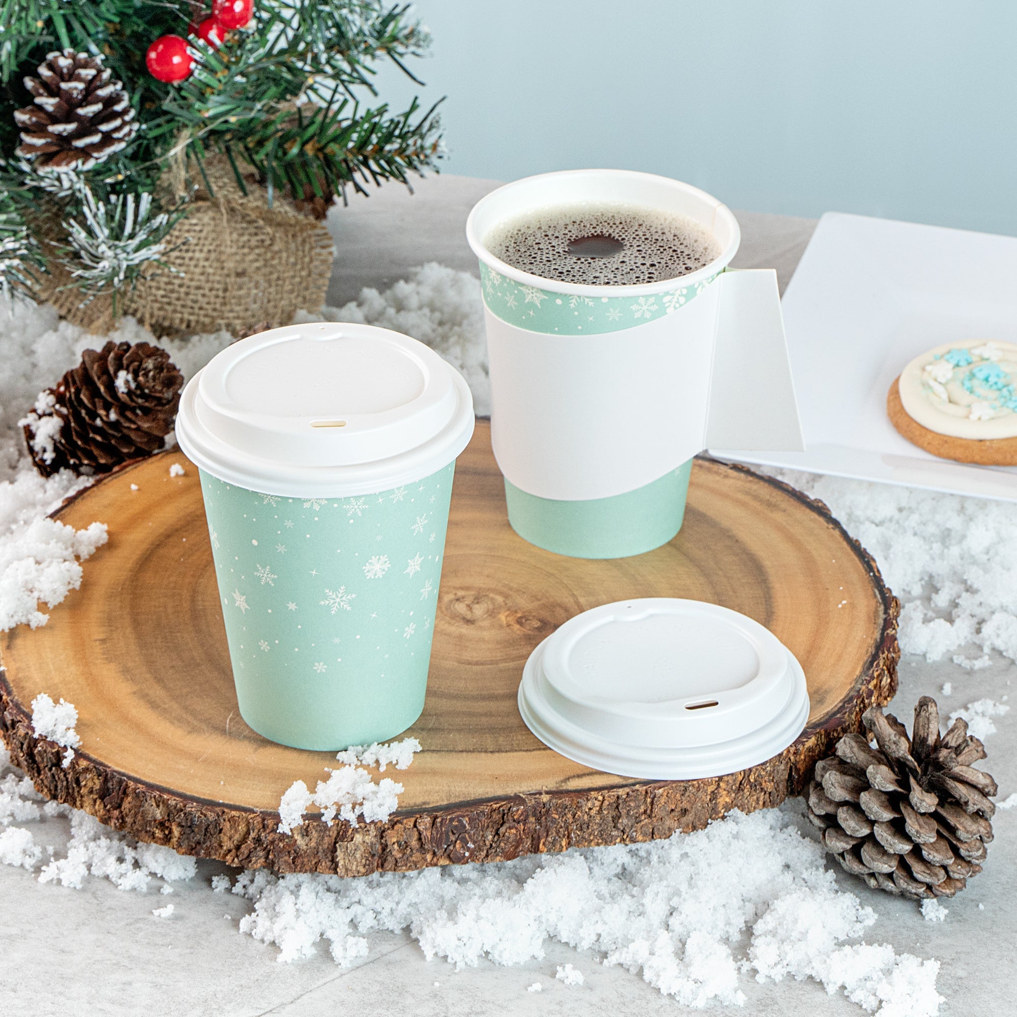 Restpresso 12 oz Blue Christmas Snowflakes Paper Single Wall Coffee Cup - with White Lid - 3 1/2" x 3 1/2" x 4 3/4" - 400 count box