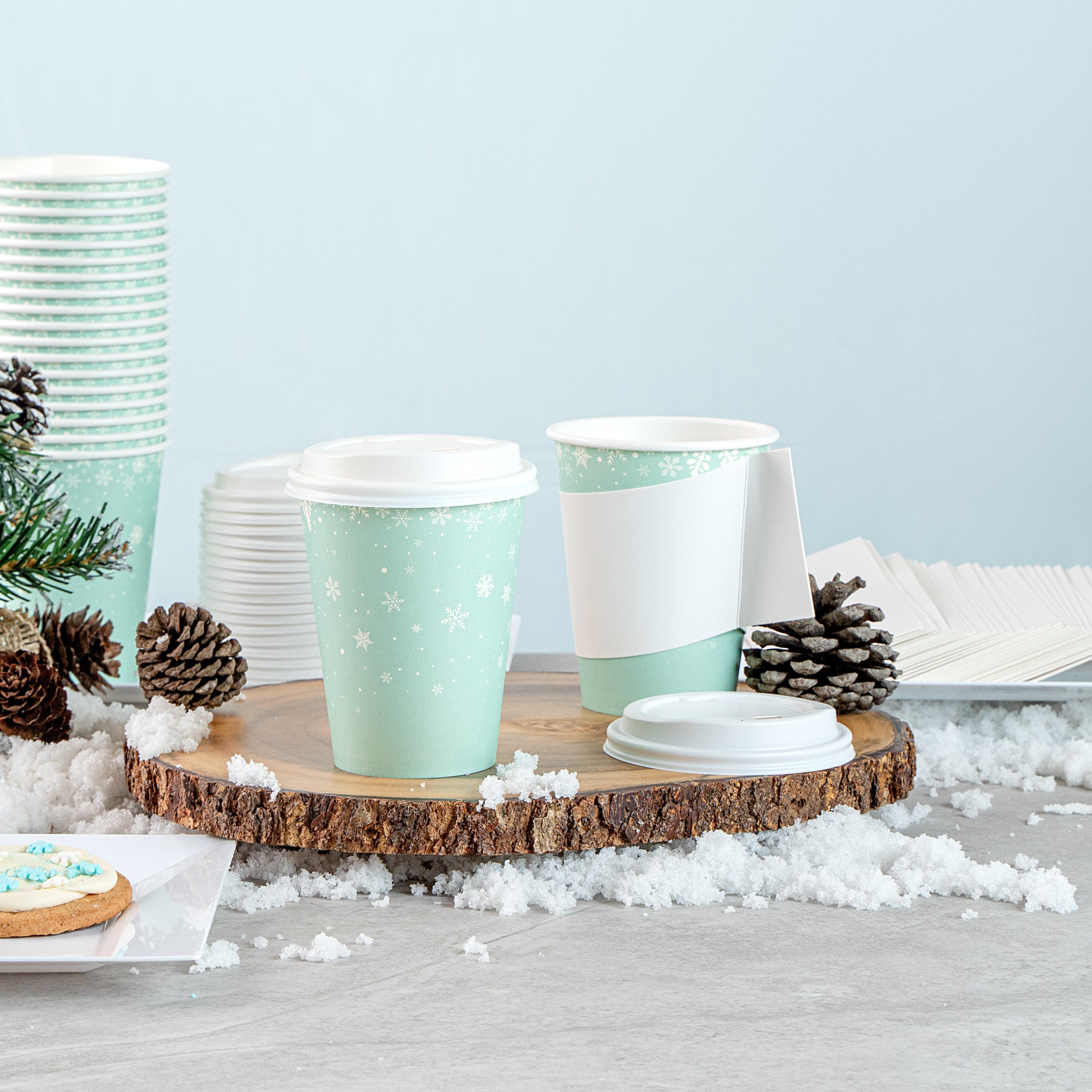Restpresso 12 oz Blue Christmas Snowflakes Paper Single Wall Coffee Cup - with White Lid - 3 1/2" x 3 1/2" x 4 3/4" - 400 count box