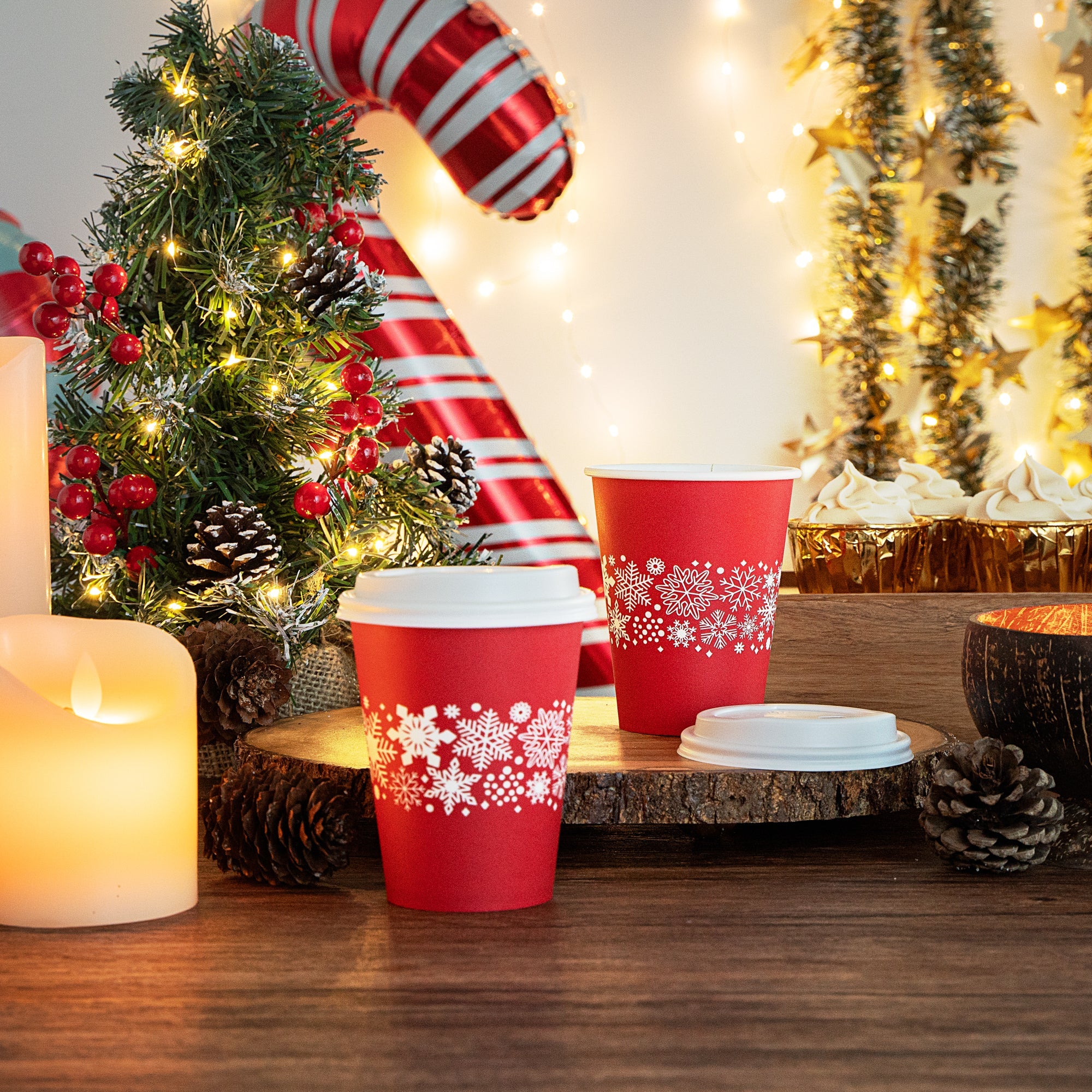 Restpresso 12 oz Red Christmas Snowflakes Paper Single Wall Coffee Cup - with White Lid - 3 1/2" x 3 1/2" x 4 3/4" - 20 count box