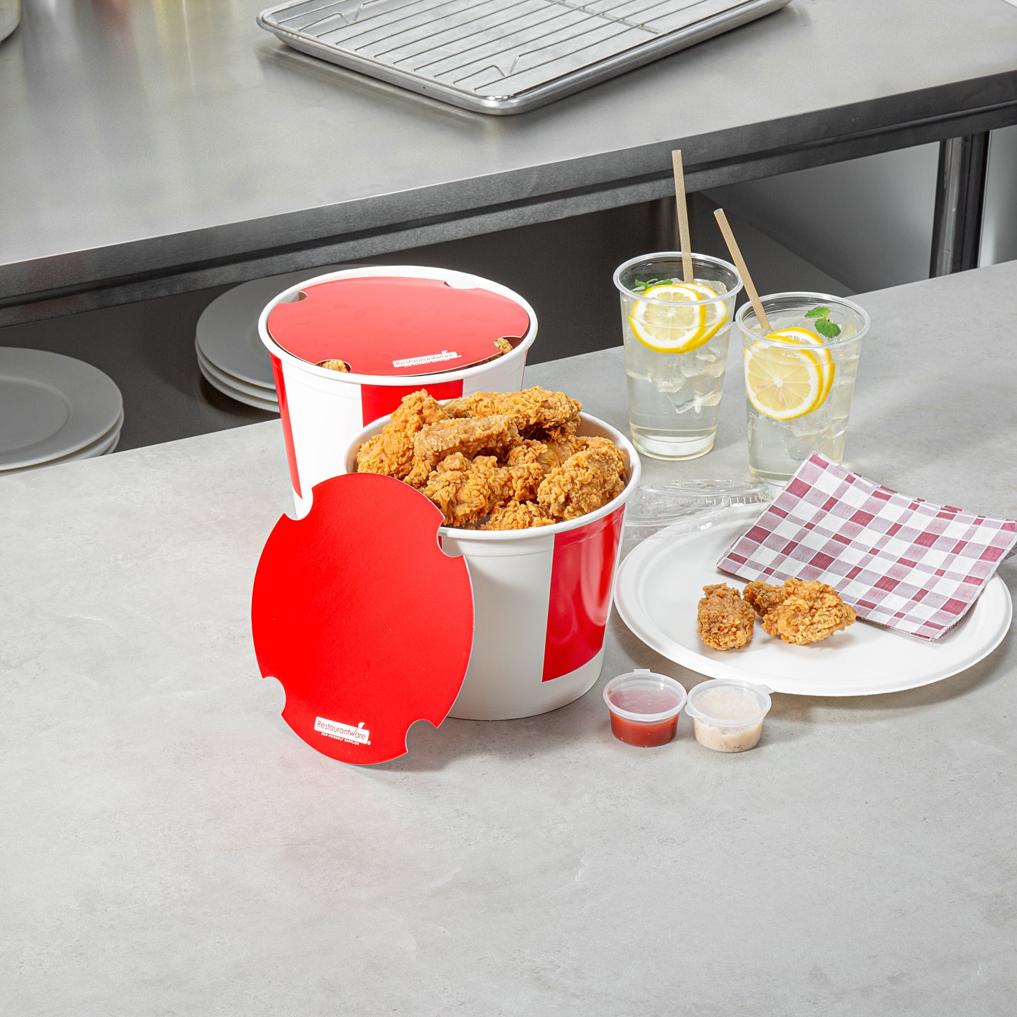Bio Tek 85 oz Red and White Paper Chicken Bucket - with Lid - 25 count box