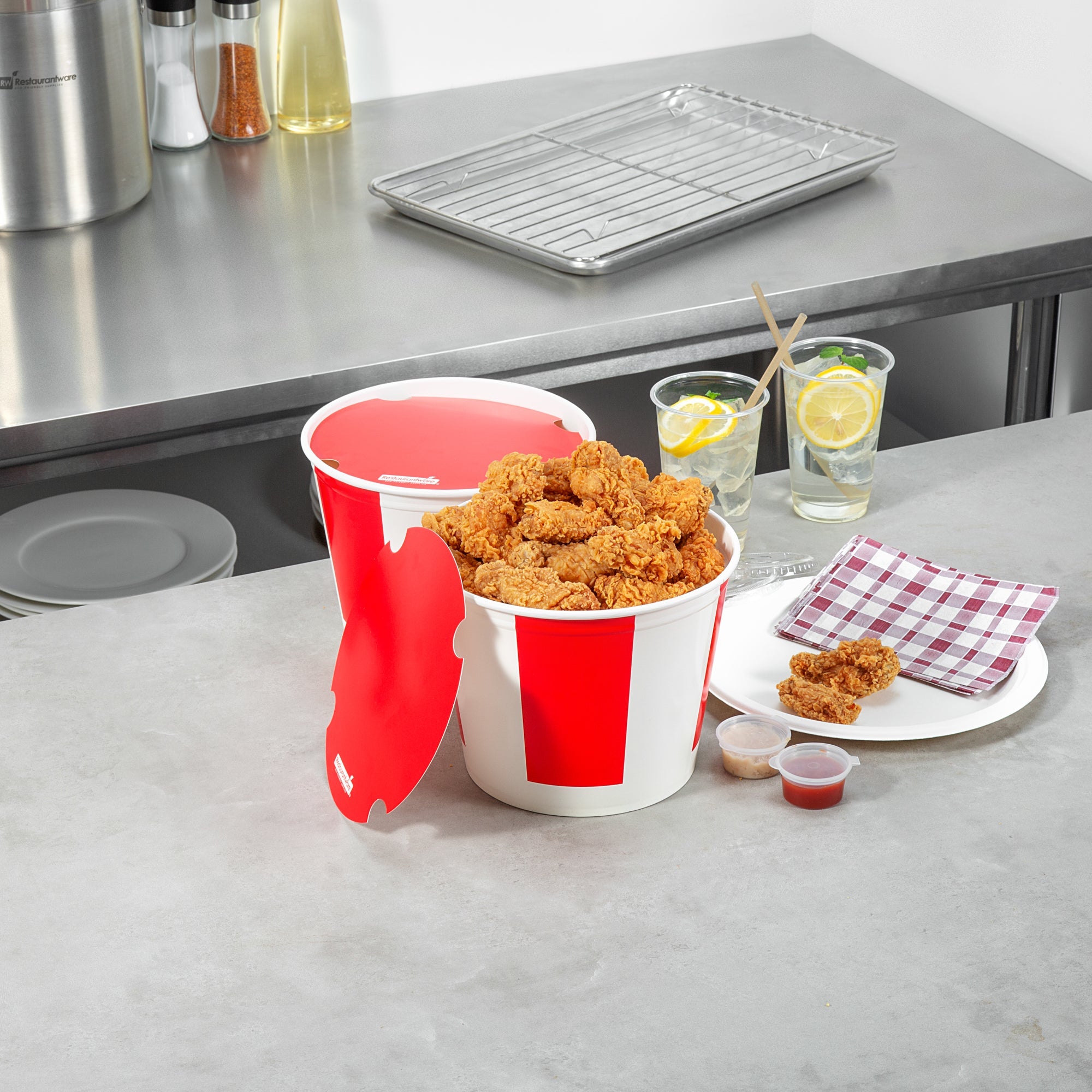 Bio Tek 150 oz Red and White Paper Chicken Bucket - with Lid - 100 count box