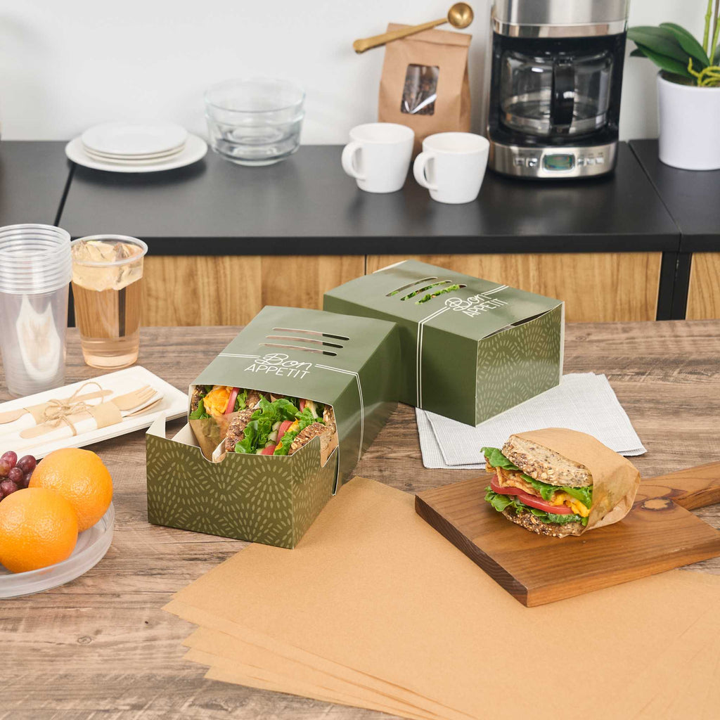 Cater Tek Rectangle Green Paper Hot Dog / Sandwich Tray - with Cover and Divider - 8 1/4" x 5 3/4" x 3 3/4" - 100 count box