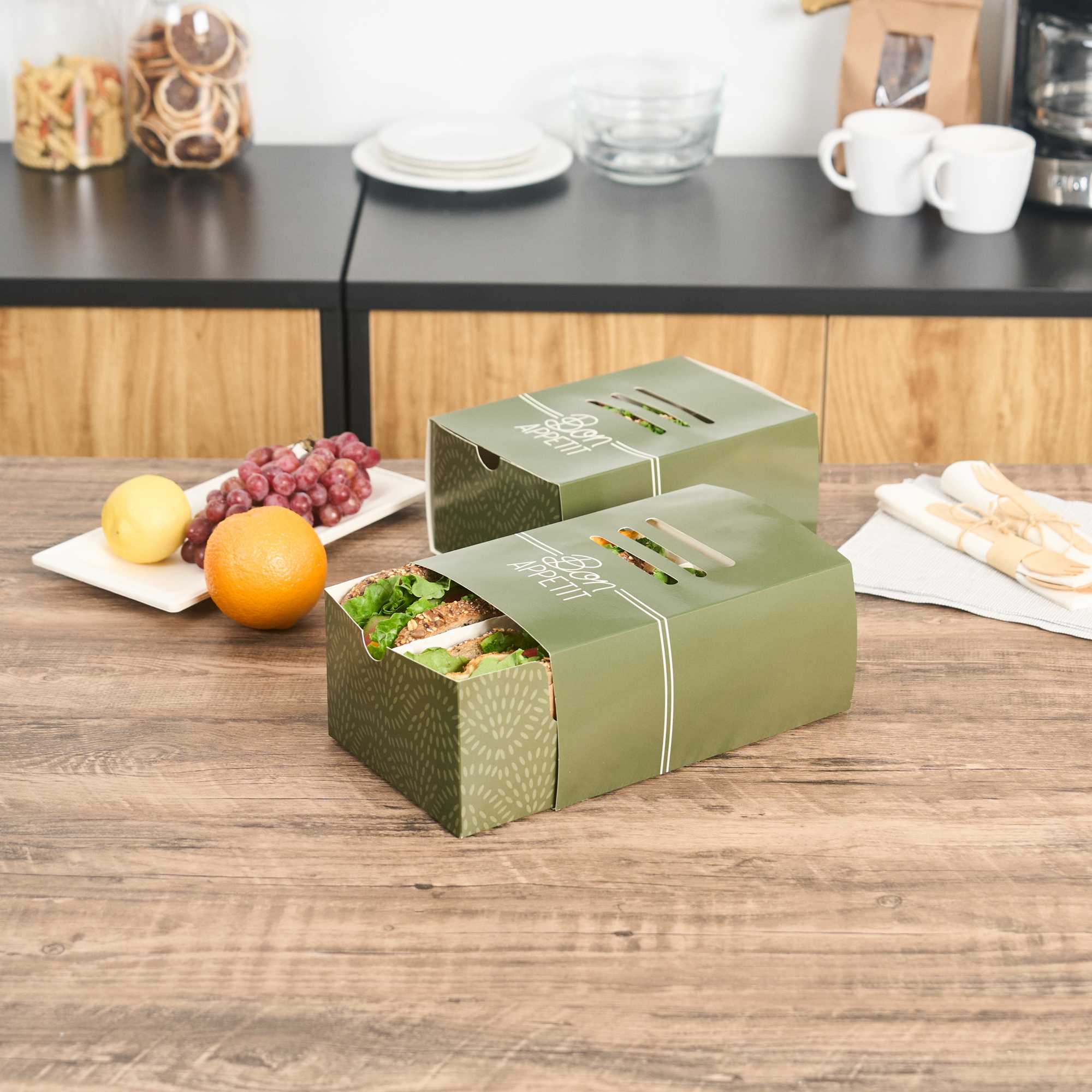 Cater Tek Rectangle Green Paper Hot Dog / Sandwich Tray - with Cover and Divider - 8 1/4" x 5 3/4" x 3 3/4" - 100 count box