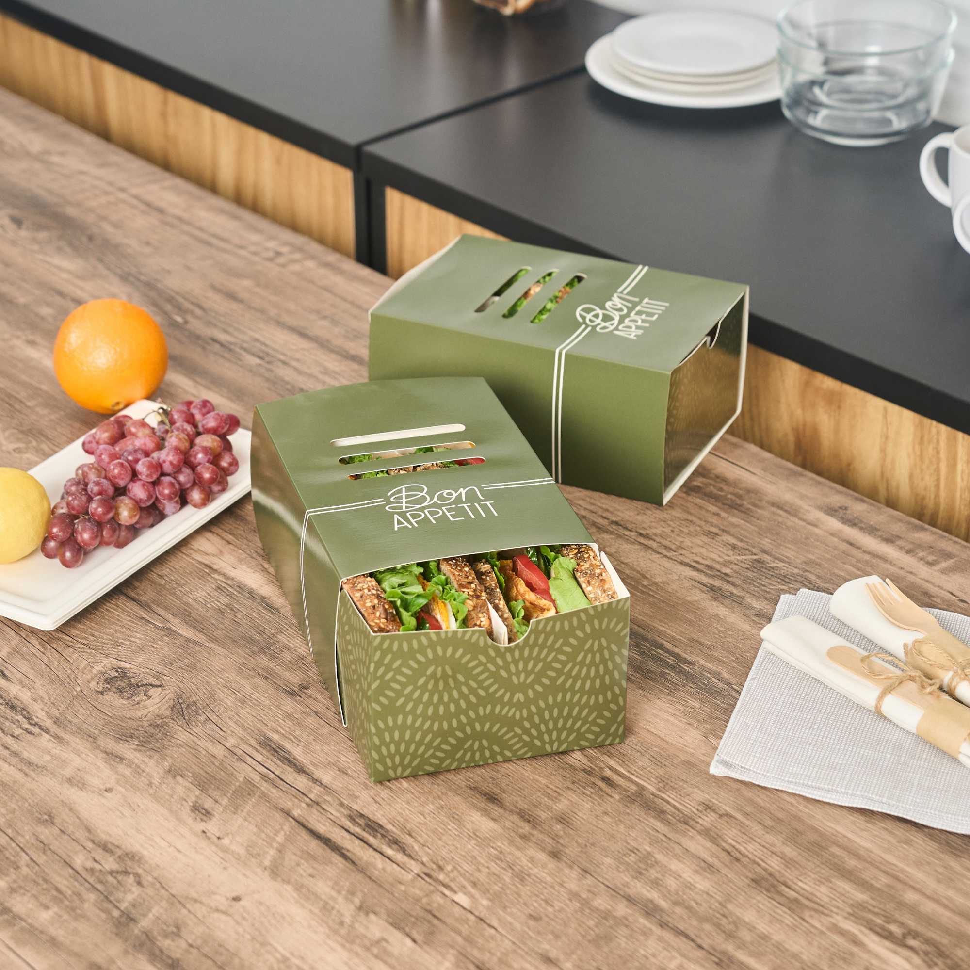 Cater Tek Rectangle Green Paper Hot Dog / Sandwich Tray - with Cover and Divider - 8 1/4" x 5 3/4" x 3 3/4" - 100 count box