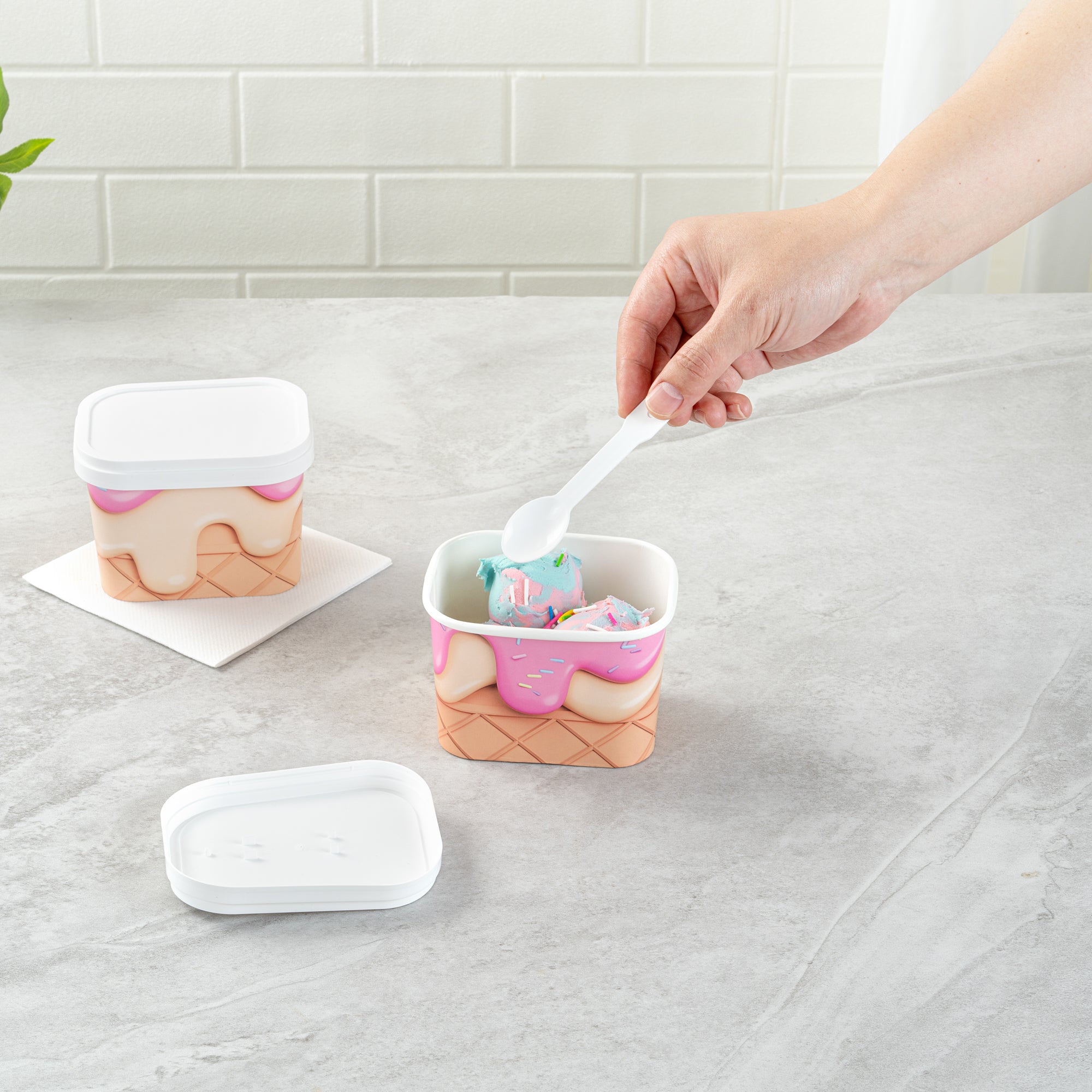 Coppetta Square White Plastic Lid - Fits 7 and 12 oz To Go Cup, with Spoon - 200 count box