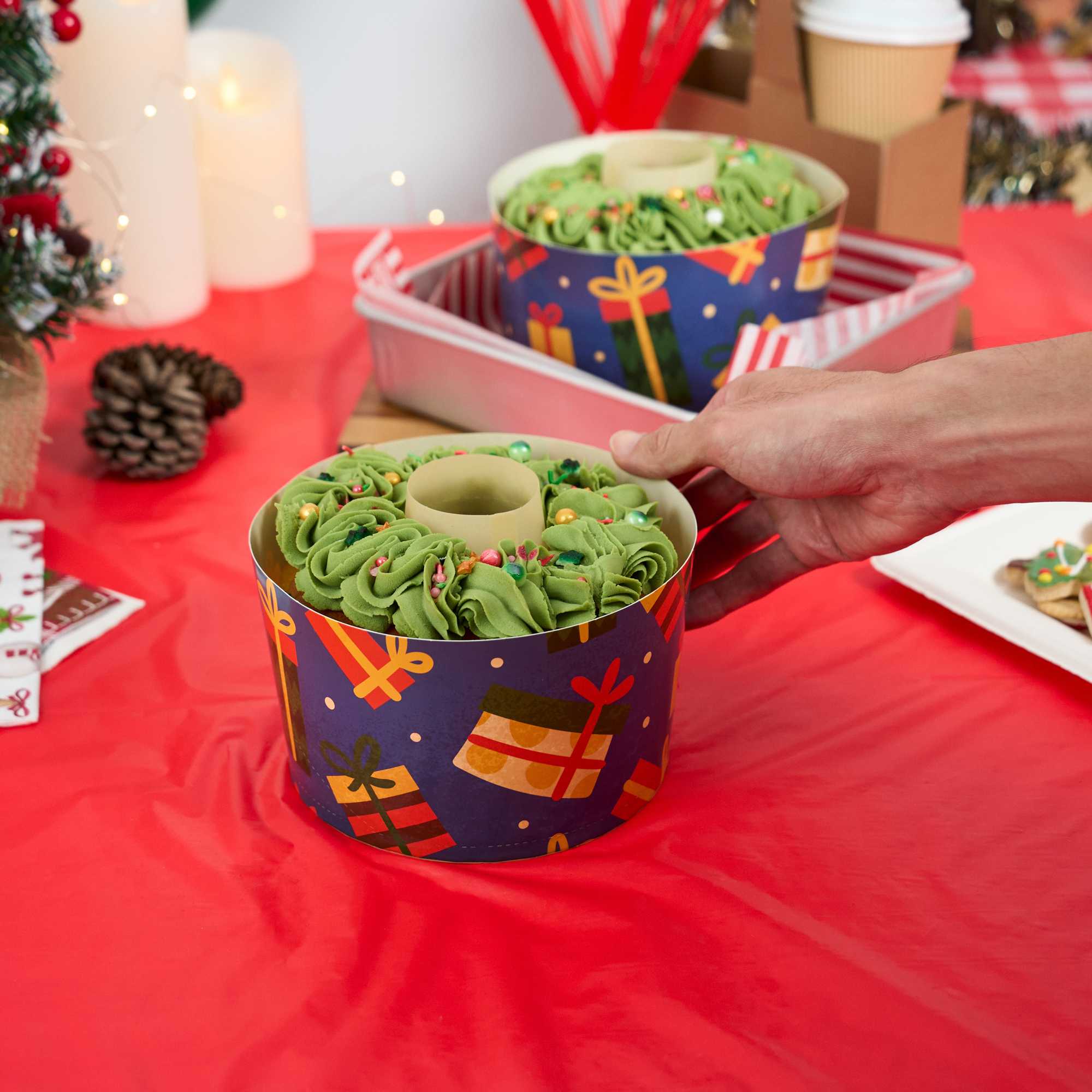 Panificio 53 oz Paper Angel Food Tube Pan - Christmas, Greaseproof - 5 3/4" x 5 3/4" x 3 3/4" - 100 count box