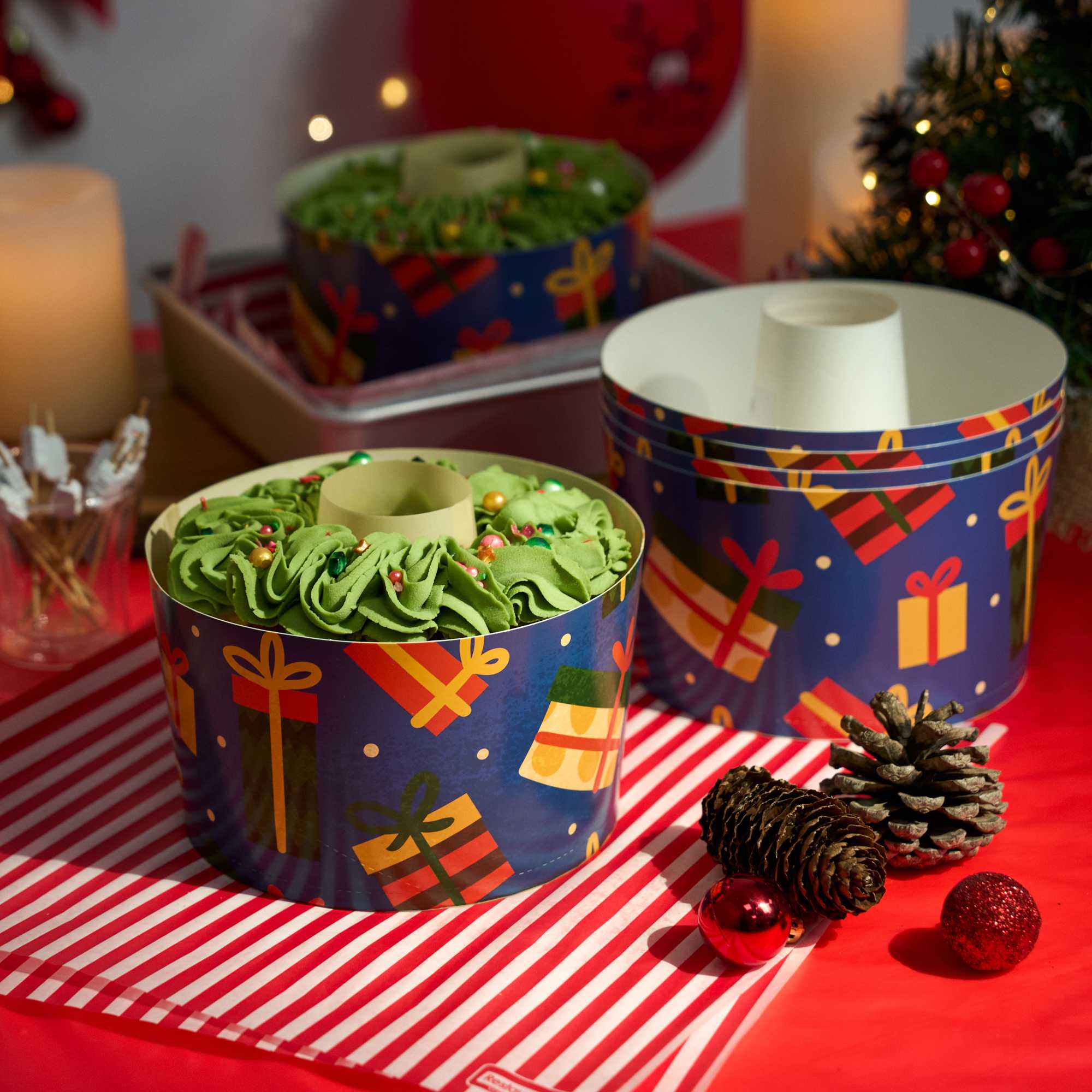 Panificio 53 oz Paper Angel Food Tube Pan - Christmas, Greaseproof - 5 3/4" x 5 3/4" x 3 3/4" - 400 count box