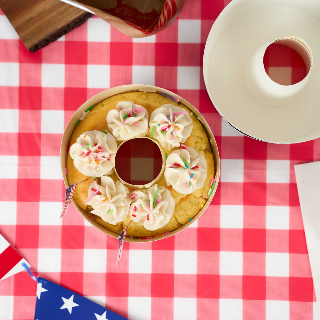 Panificio 53 oz Paper Angel Food Tube Pan - American Flag, Greaseproof - 5 3/4" x 5 3/4" x 3 3/4" - 100 count box