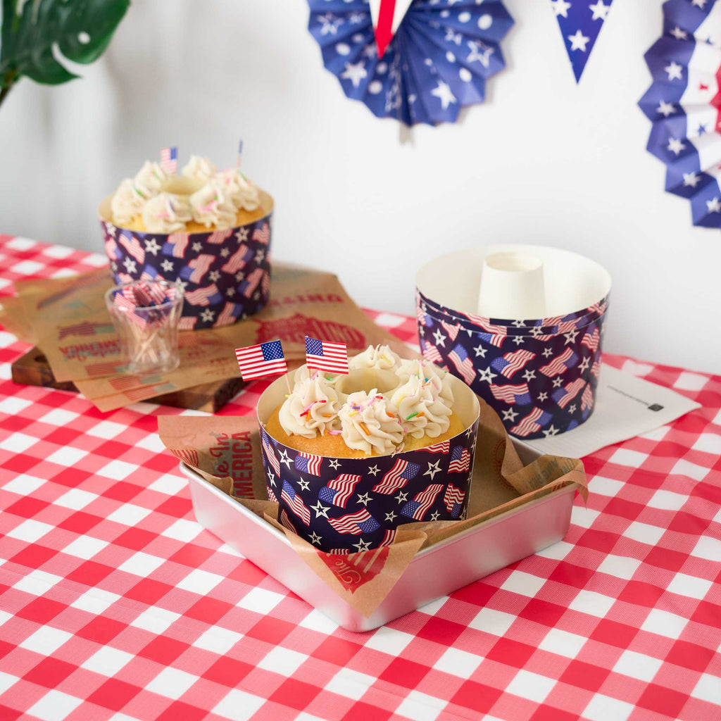 Panificio 53 oz Paper Angel Food Tube Pan - American Flag, Greaseproof - 5 3/4" x 5 3/4" x 3 3/4" - 100 count box