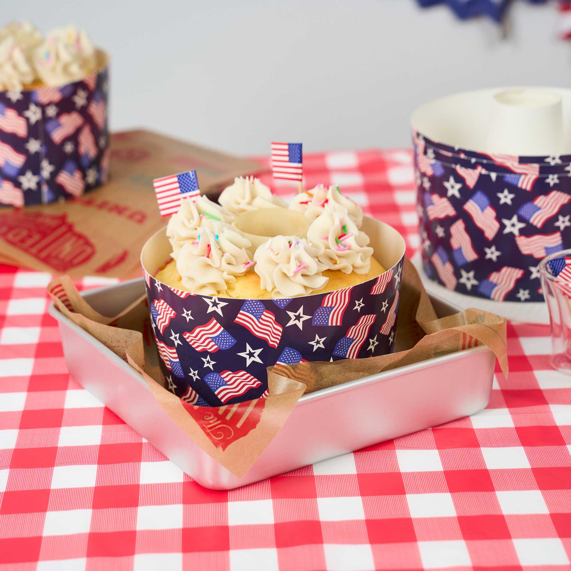 Panificio 53 oz Paper Angel Food Tube Pan - American Flag, Greaseproof - 5 3/4" x 5 3/4" x 3 3/4" - 400 count box