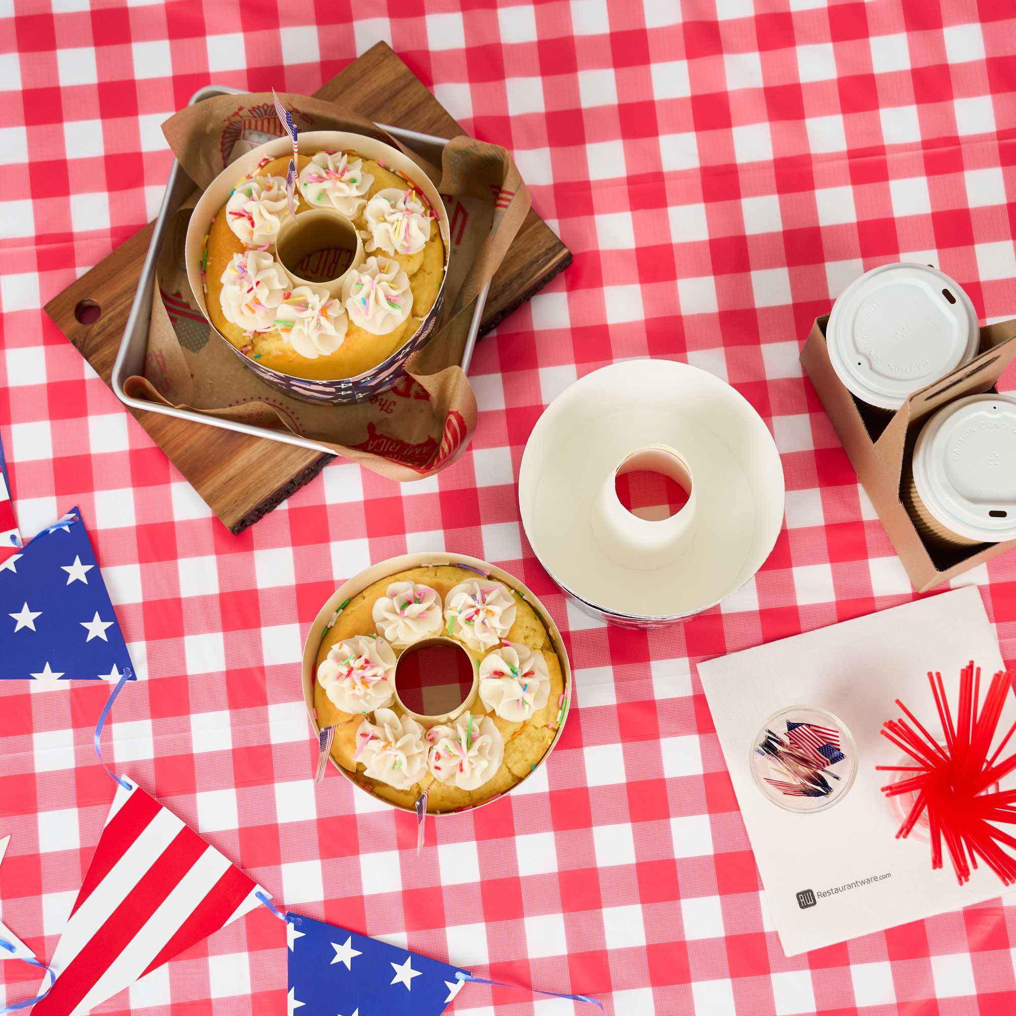 Panificio 53 oz Paper Angel Food Tube Pan - American Flag, Greaseproof - 5 3/4" x 5 3/4" x 3 3/4" - 400 count box