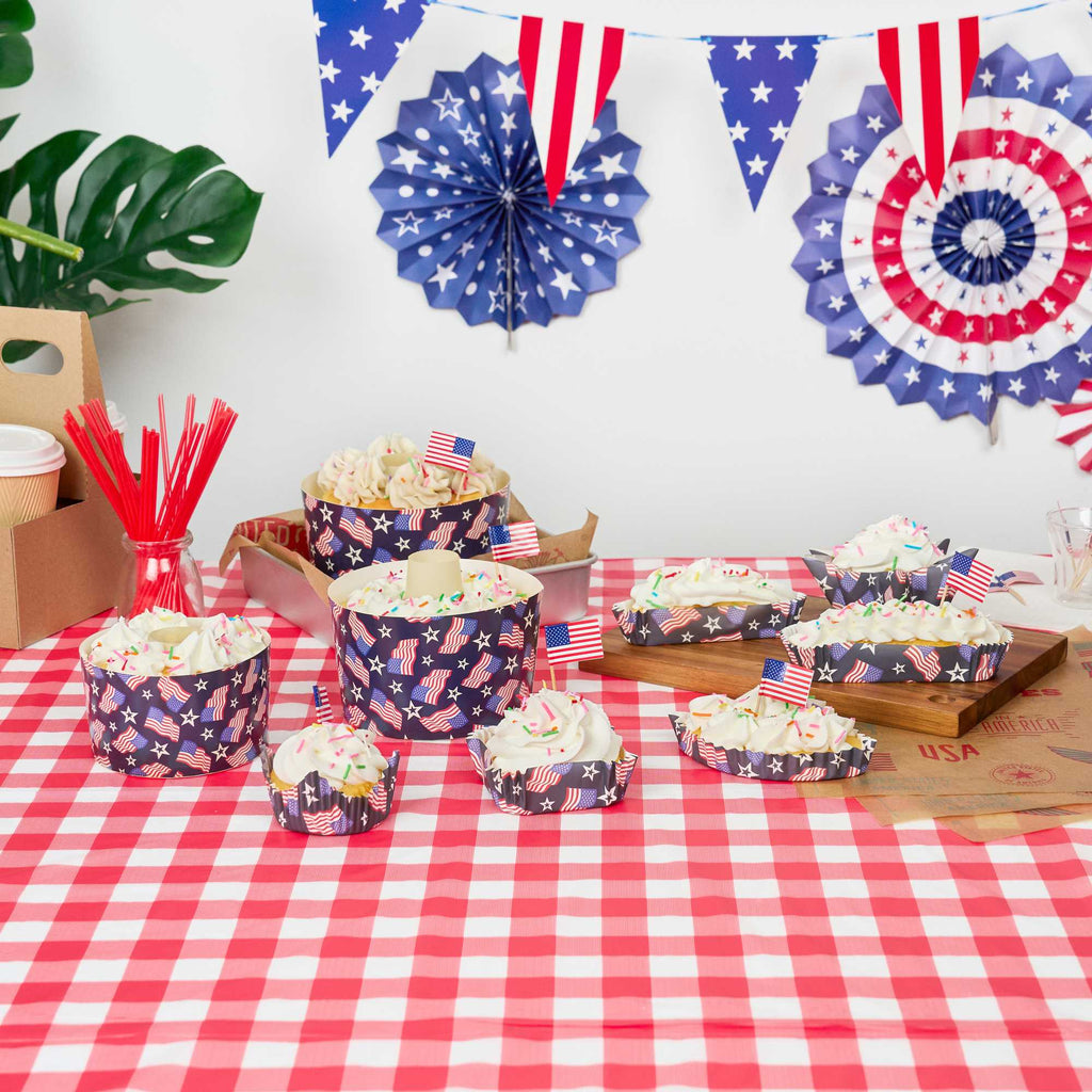 Panificio 53 oz Paper Angel Food Tube Pan - American Flag, Greaseproof - 5 3/4" x 5 3/4" x 3 3/4" - 400 count box