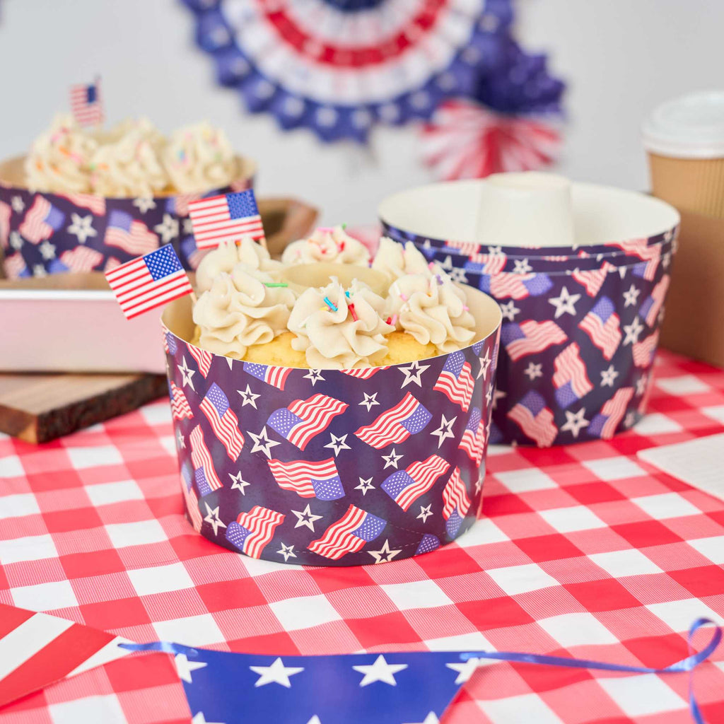 Panificio 53 oz Paper Angel Food Tube Pan - American Flag, Greaseproof - 5 3/4" x 5 3/4" x 3 3/4" - 400 count box