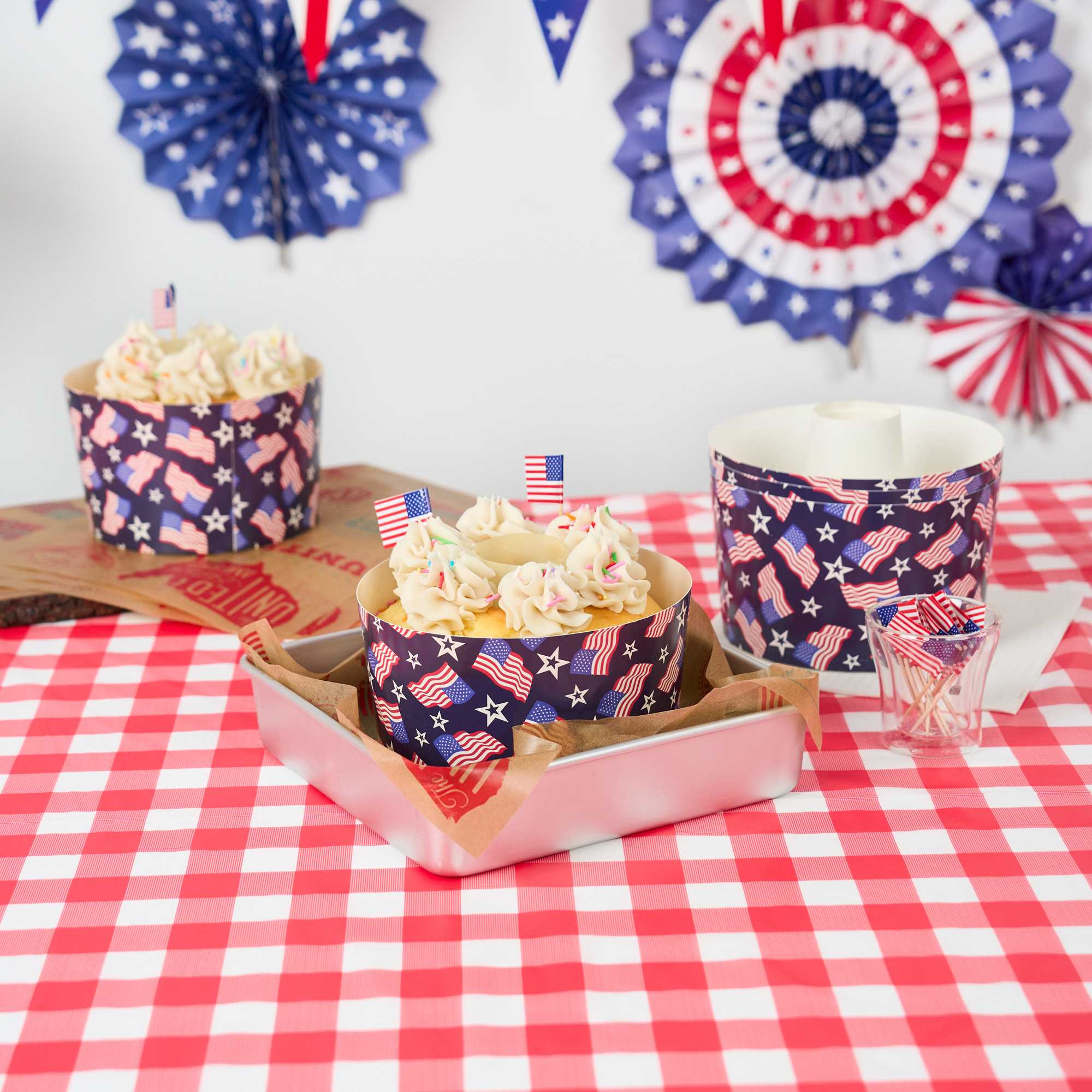Panificio 53 oz Paper Angel Food Tube Pan - American Flag, Greaseproof - 5 3/4" x 5 3/4" x 3 3/4" - 400 count box