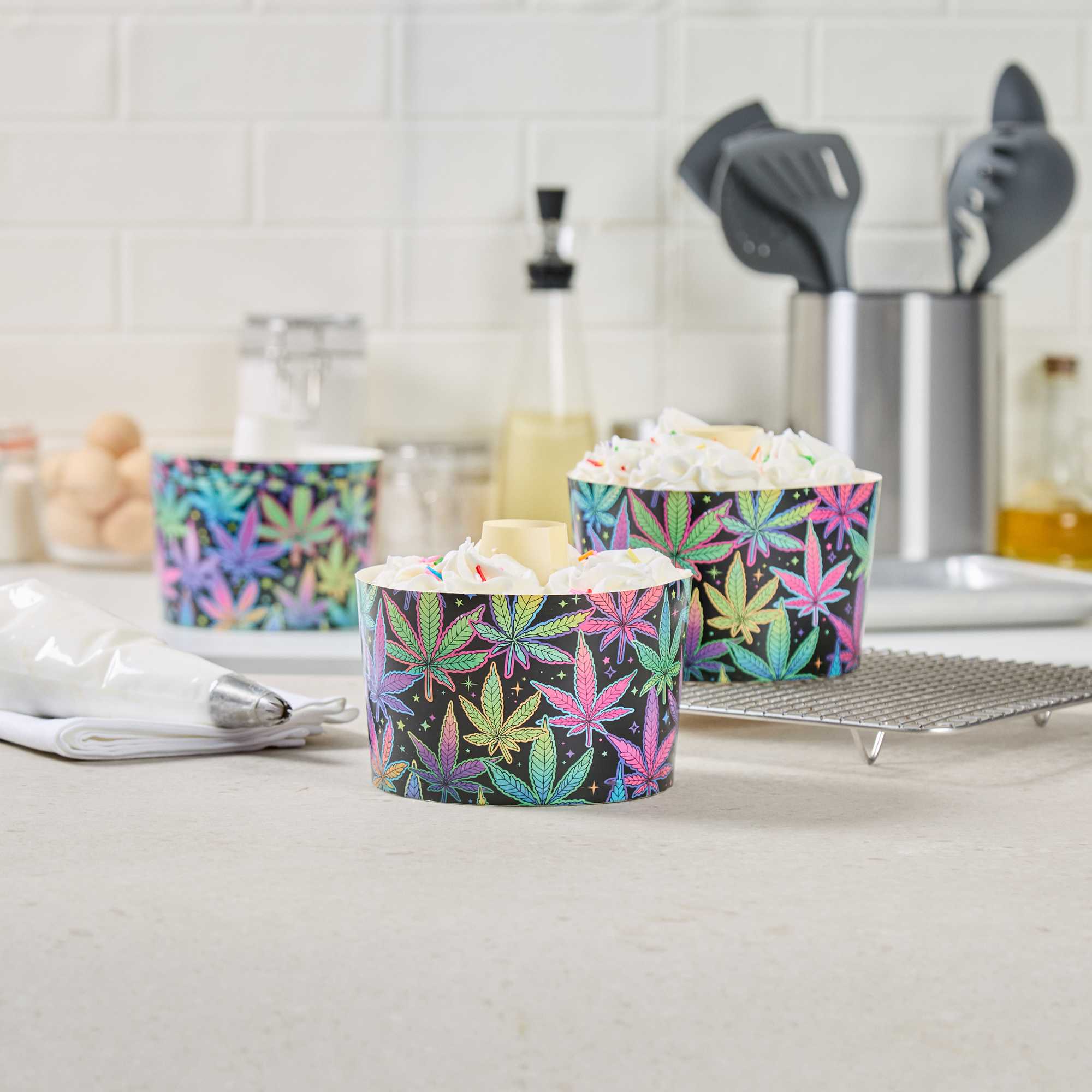 Panificio 38 oz Paper Angel Food Tube Pan - Trippy Leaf Print, Greaseproof - 5" x 5" x 3 3/4" - 600 count box