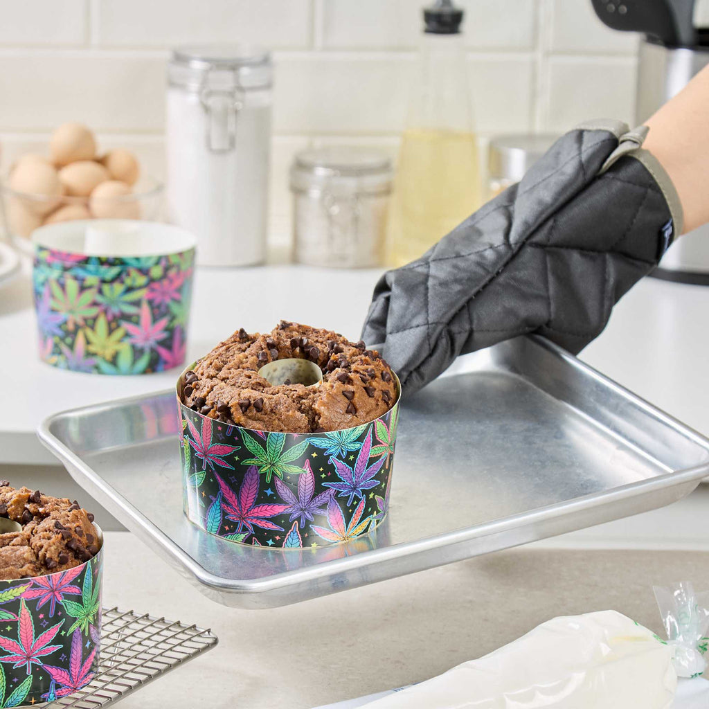 Panificio 22 oz Paper Angel Food Tube Pan - Trippy Leaf Print, Greaseproof - 4 1/2" x 4 1/2" x 2 3/4" - 100 count box