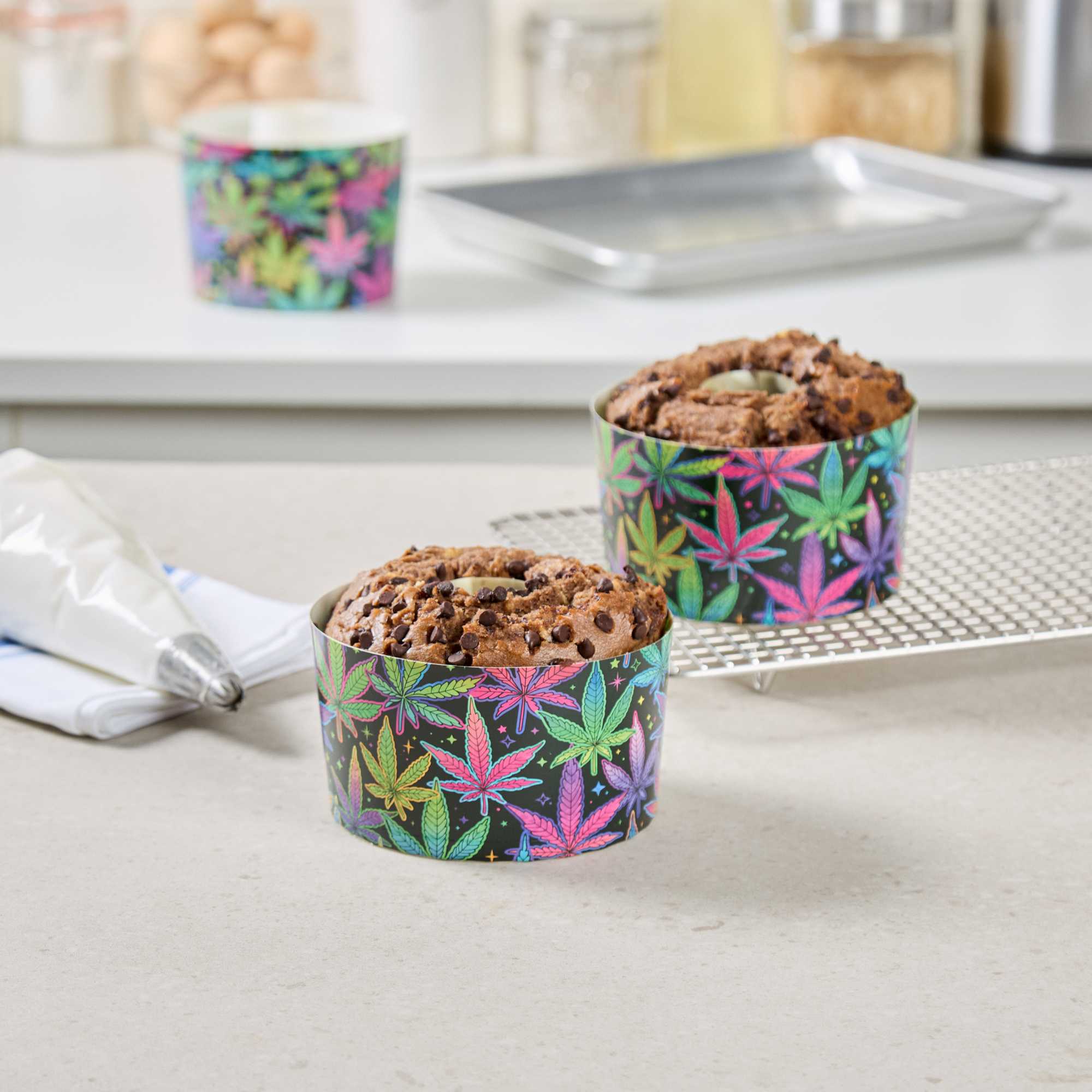 Panificio 22 oz Paper Angel Food Tube Pan - Trippy Leaf Print, Greaseproof - 4 1/2" x 4 1/2" x 2 3/4" - 100 count box